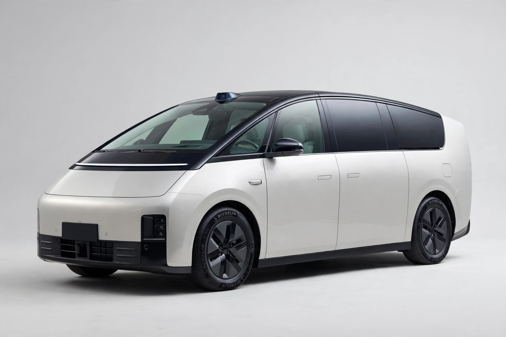 Li Auto MEGA 2026, monovolumen eléctrico de lujo