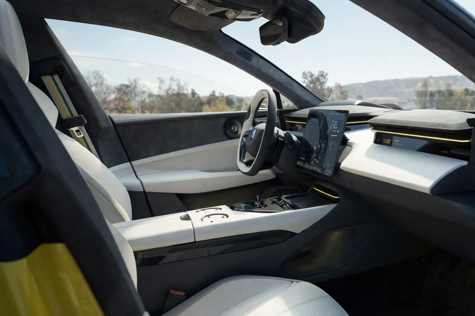 Interior oficial del Lotus Emeya 600 GT