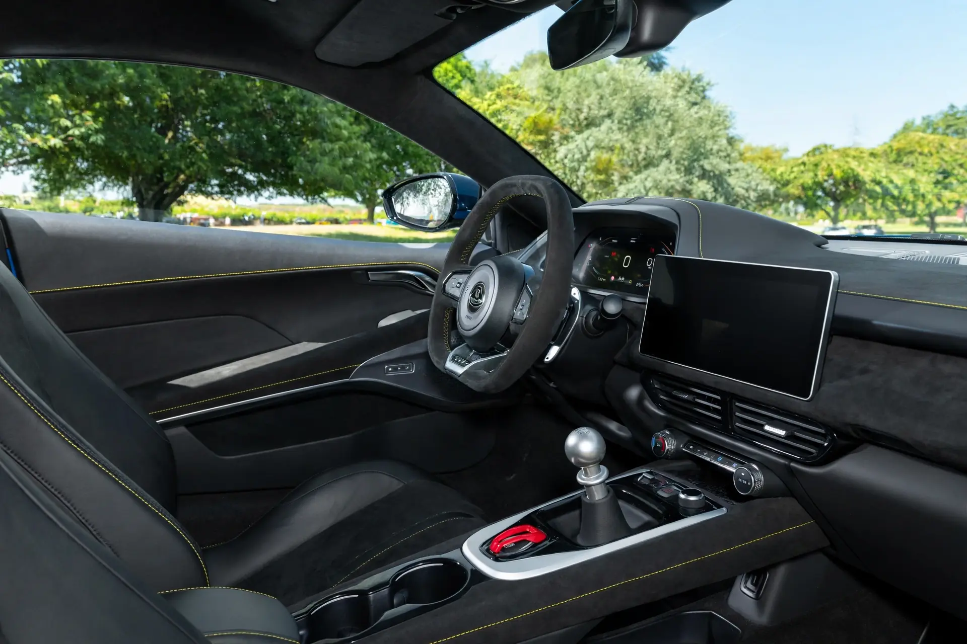 Interior oficial del Lotus Emira V6 SE