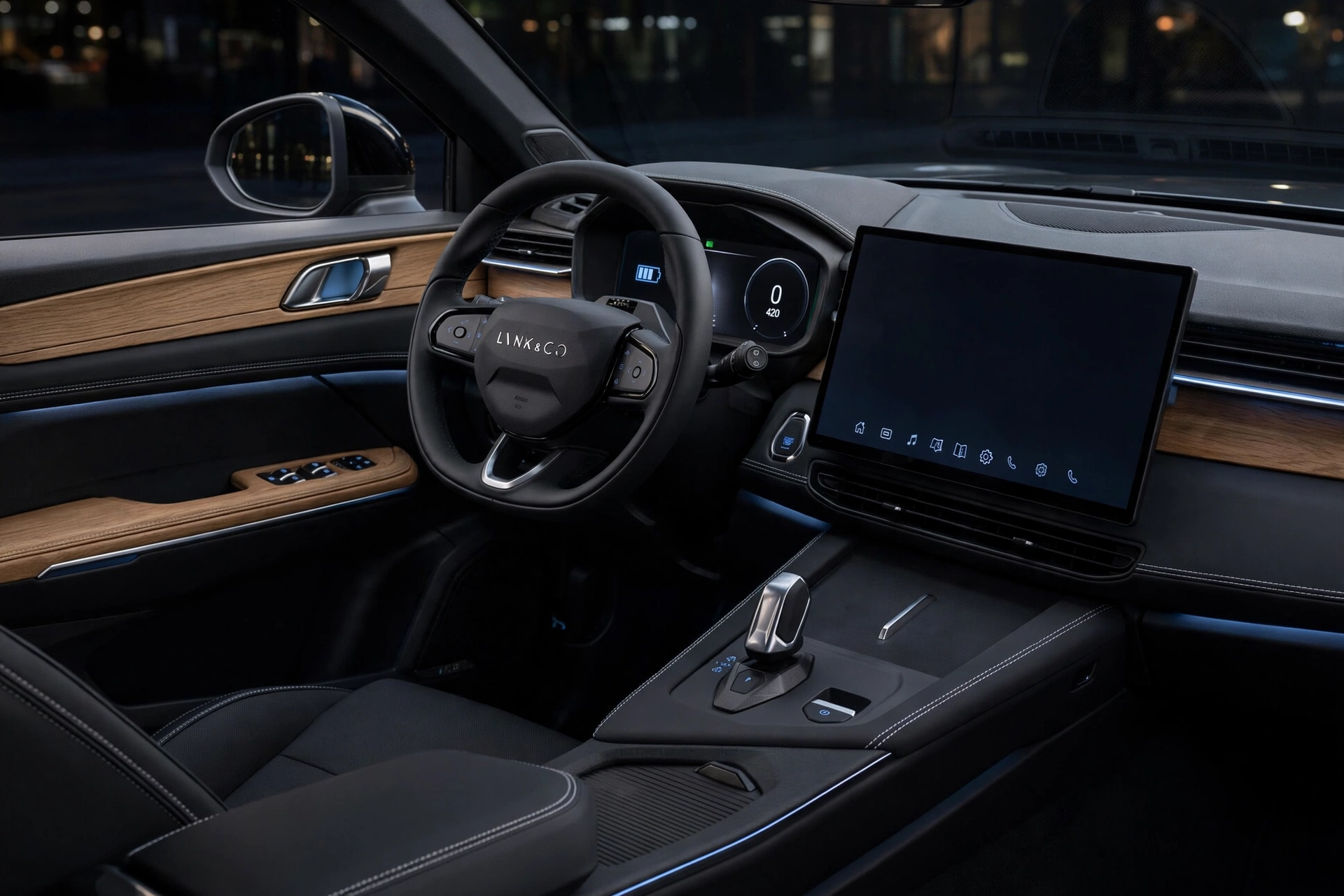 Interior oficial del Lynk & Co 01
