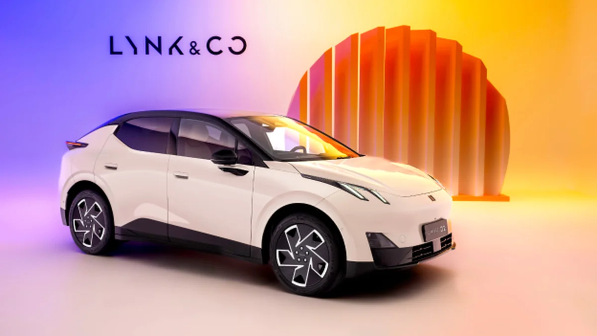 Lynk & Co 02 blanco tres cuartos frontal