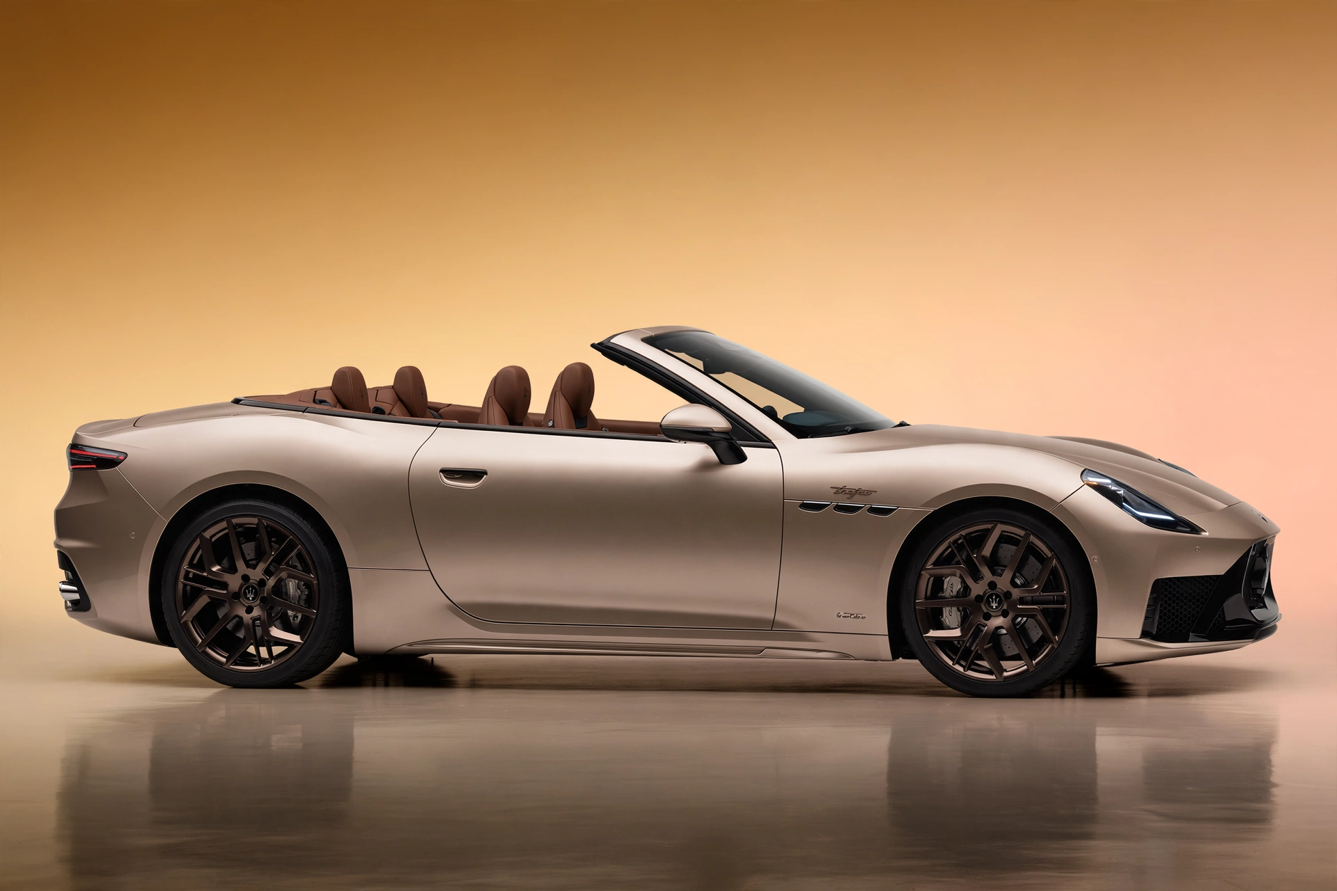 Maserati GranCabrio 2027, vista lateral con capota abierta