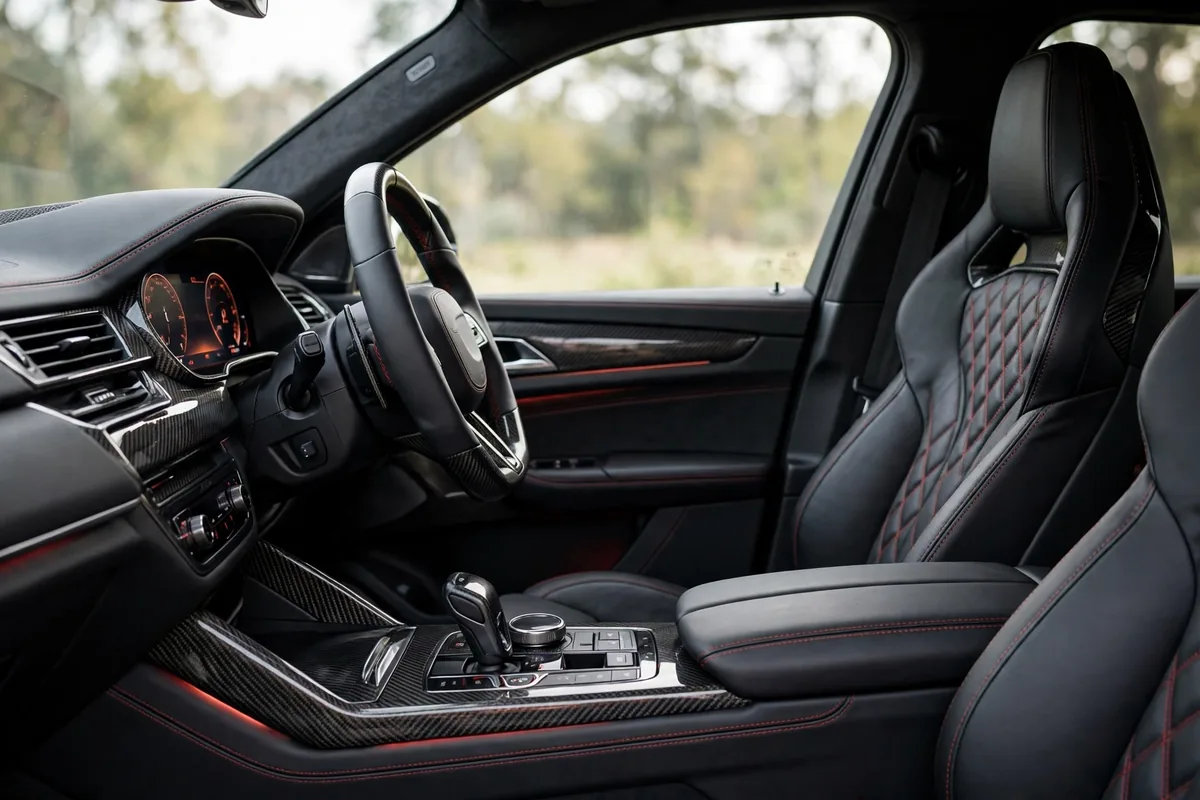 Interior oficial del Maserati Levante Trofeo