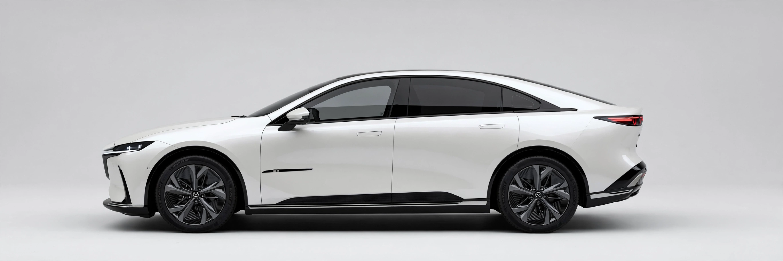 Mazda6e 2025, vista lateral