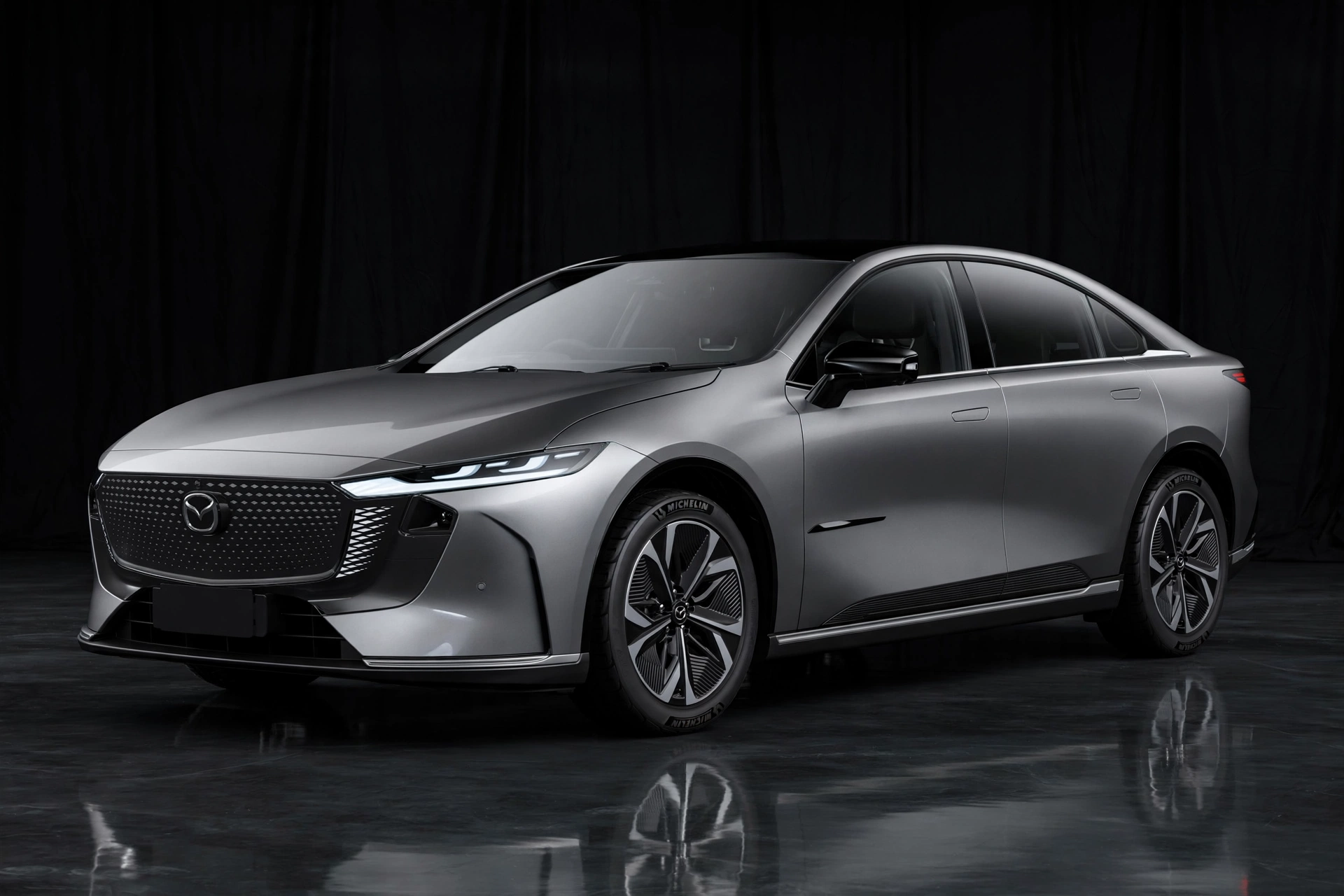 Mazda6e Long Range 2025, vista lateral