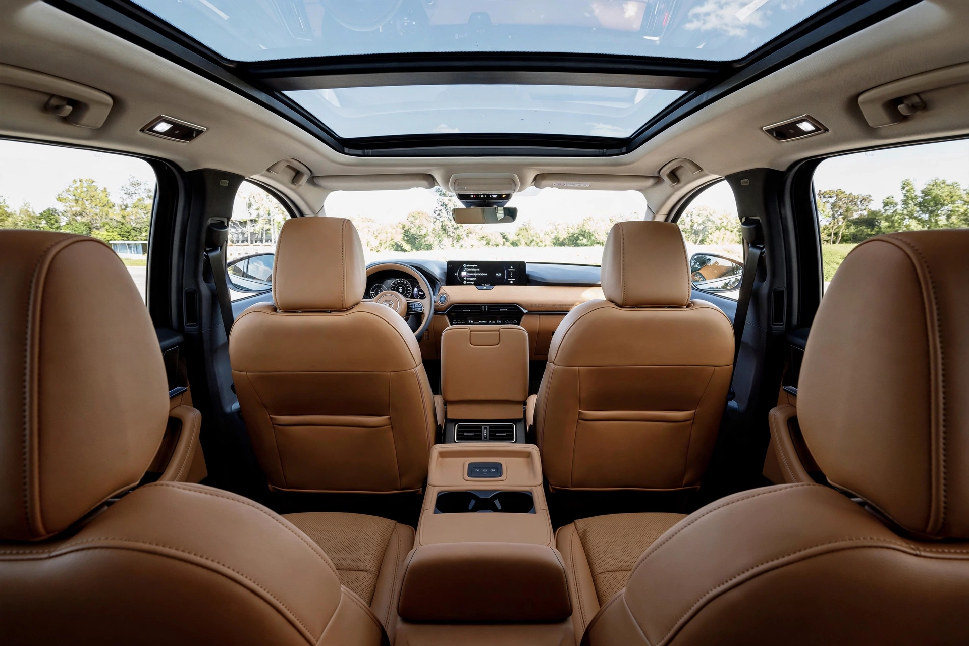 Interior oficial del Mazda CX-80 2.5 e-SKYACTIV PHEV