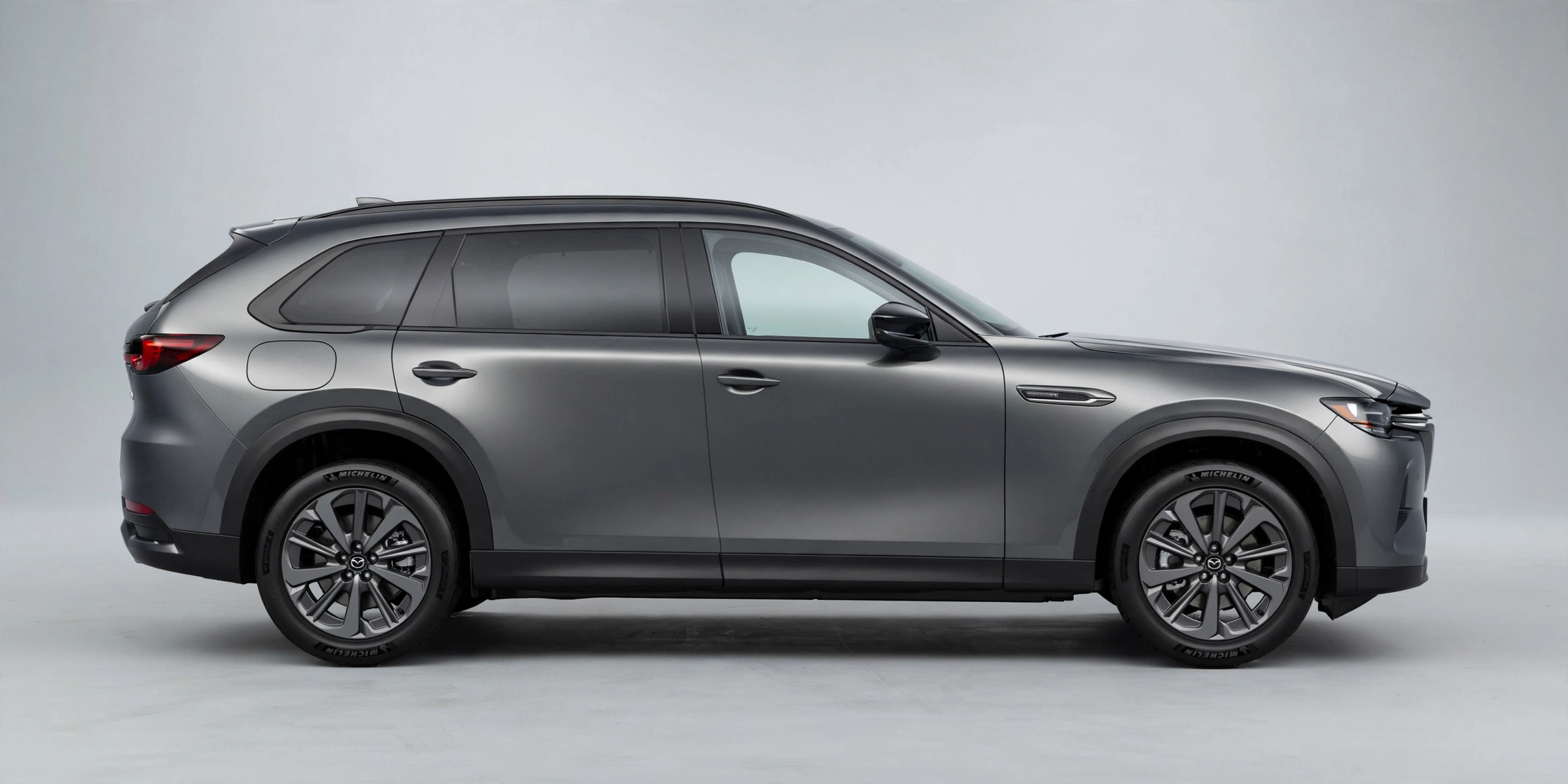 Mazda CX-80 PHEV 2026, vista lateral