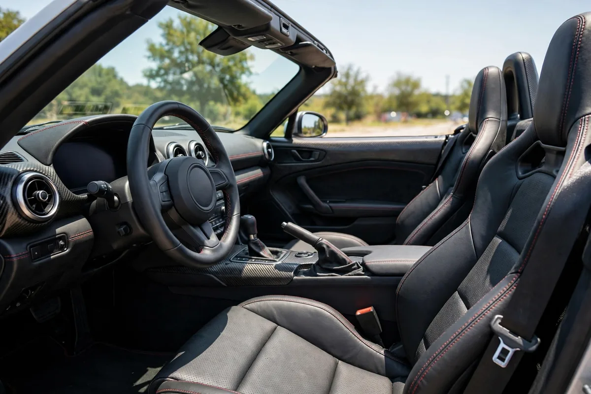 Interior oficial del Mazda MX-5 1.5 SkyActiv-G
