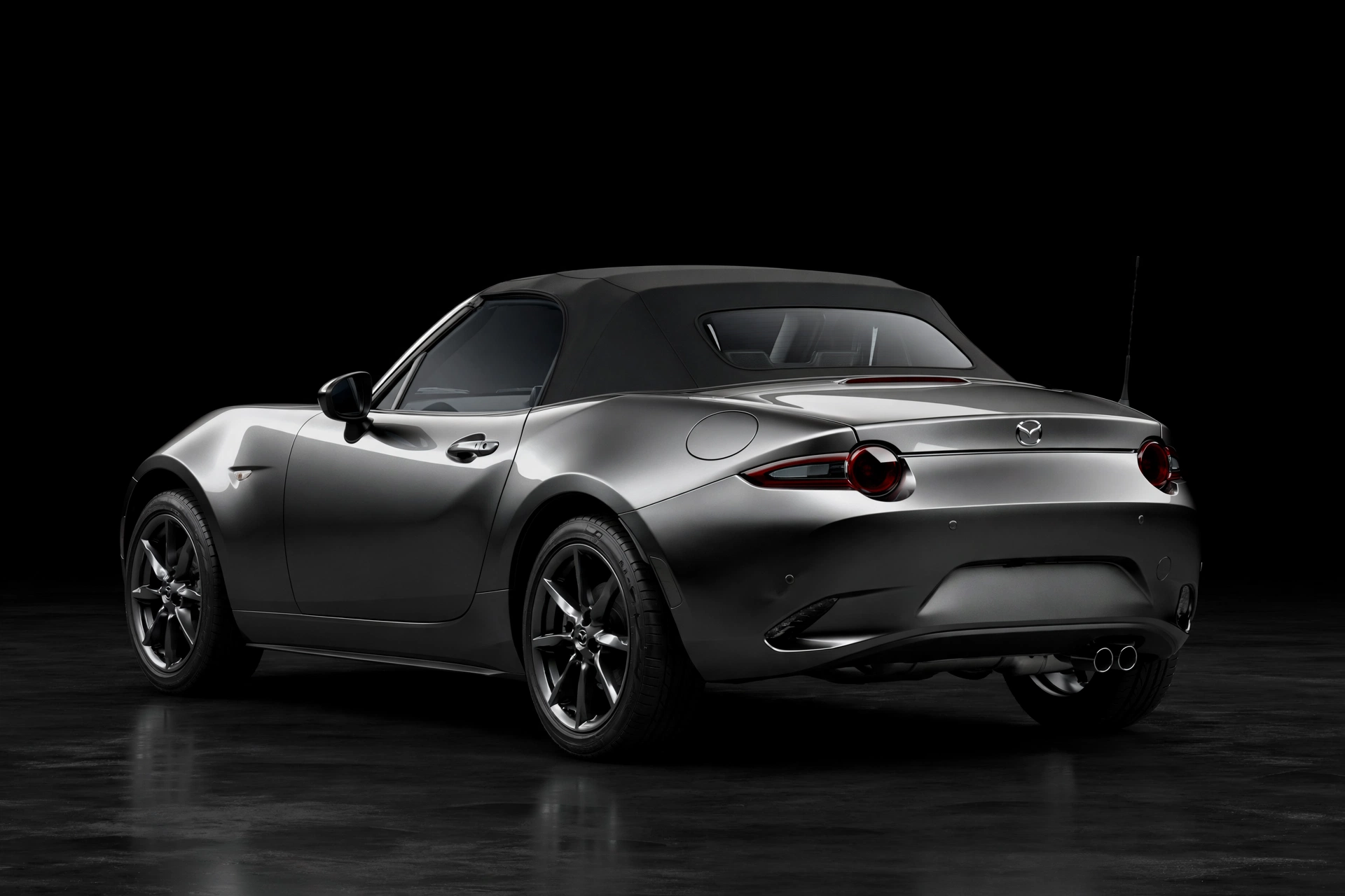 Mazda MX-5 2026, vista lateral con capota