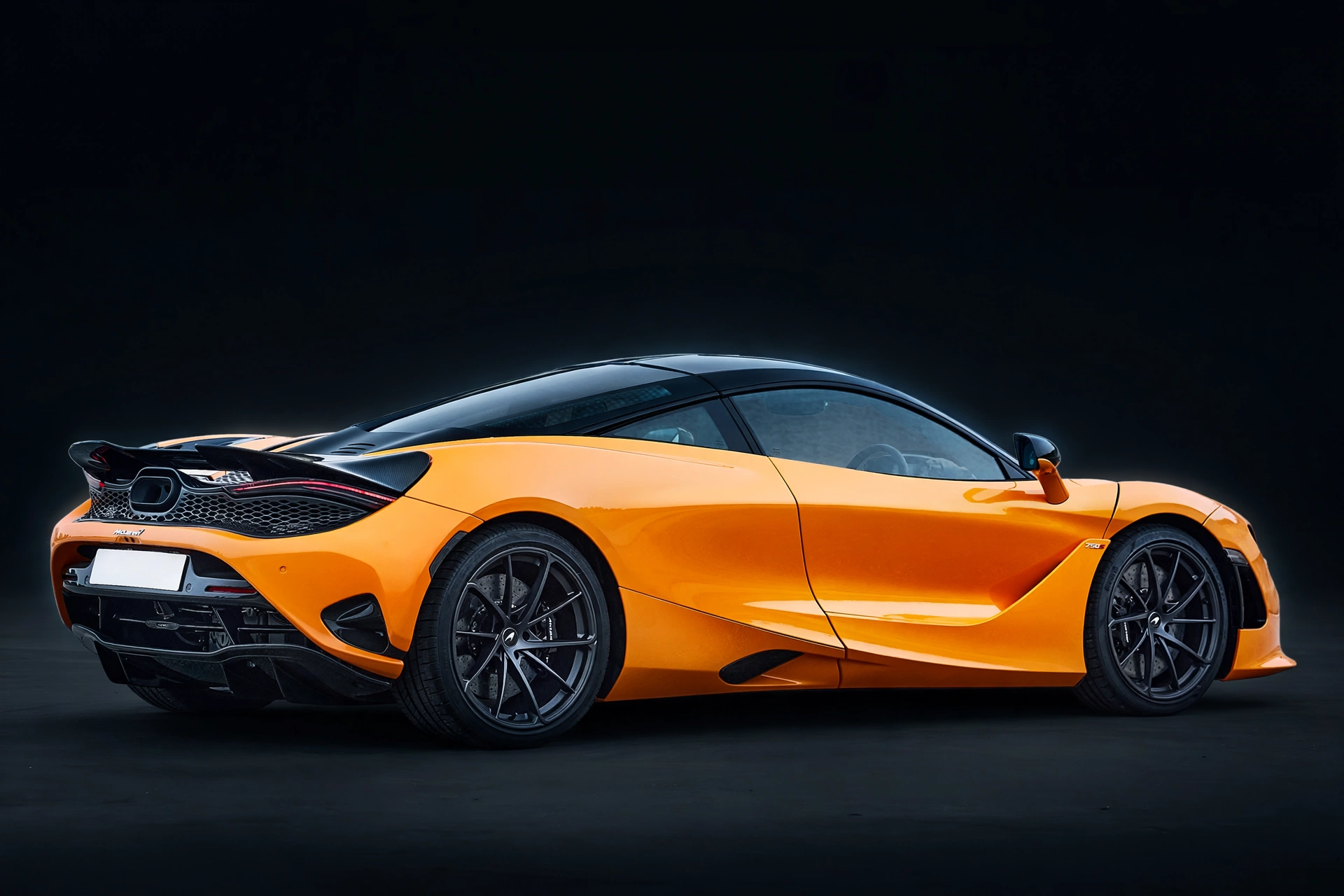 McLaren 750S, vista lateral en estudio