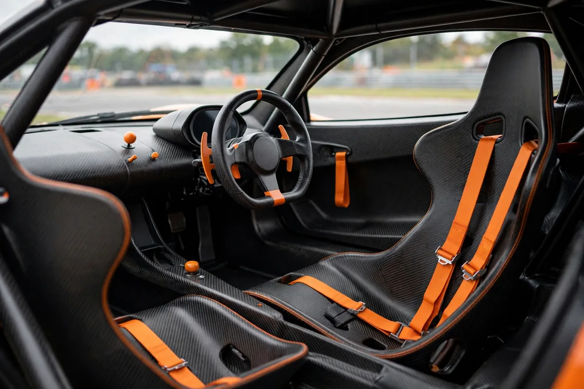 Interior oficial del McLaren 788HS