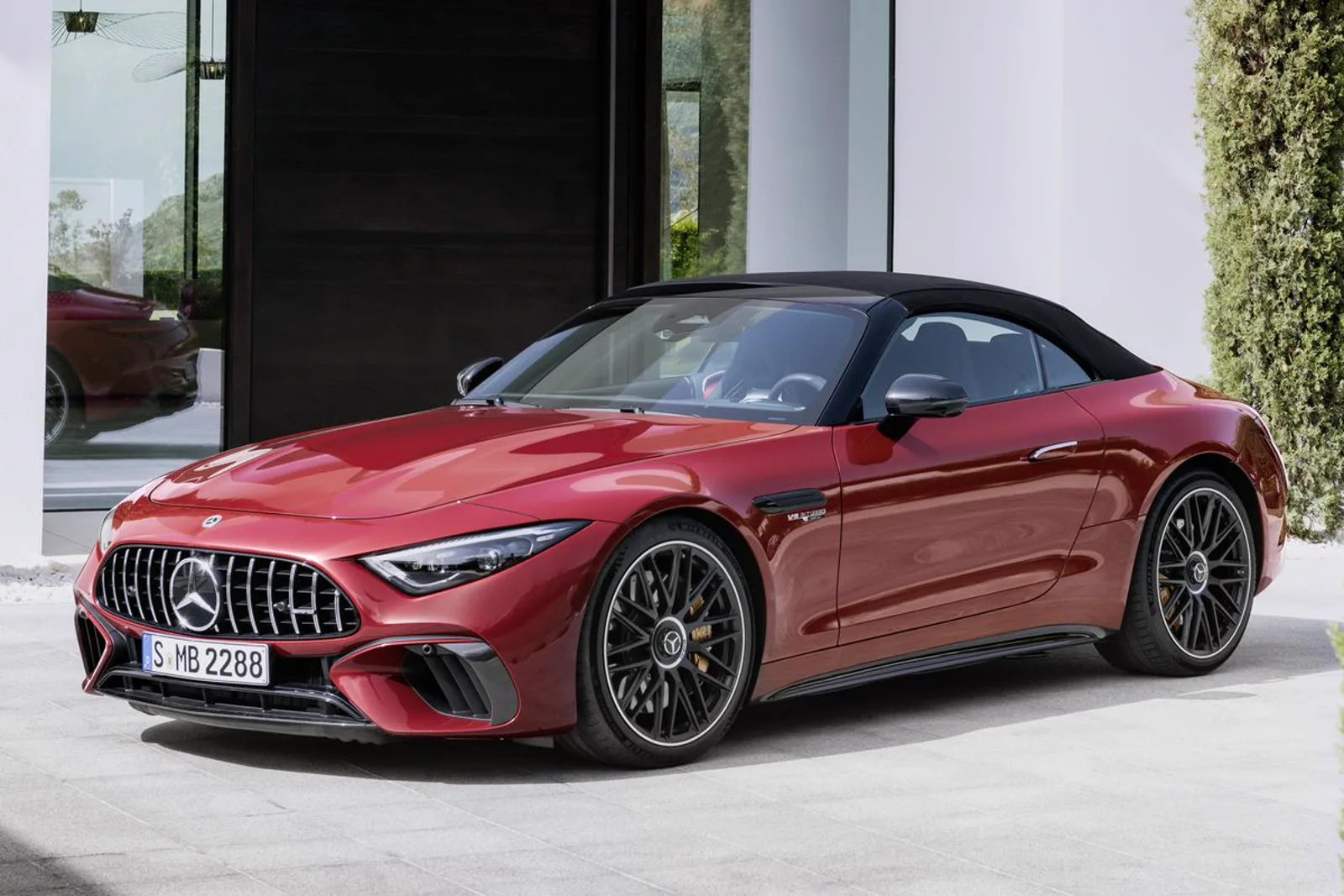Mercedes-AMG SL 63 4MATIC+, roadster de 585 CV en vista frontal
