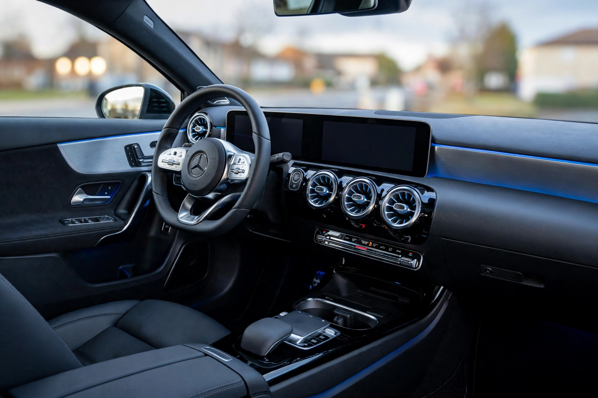 Interior del Mercedes-Benz Clase A 200 con pantallas MBUX
