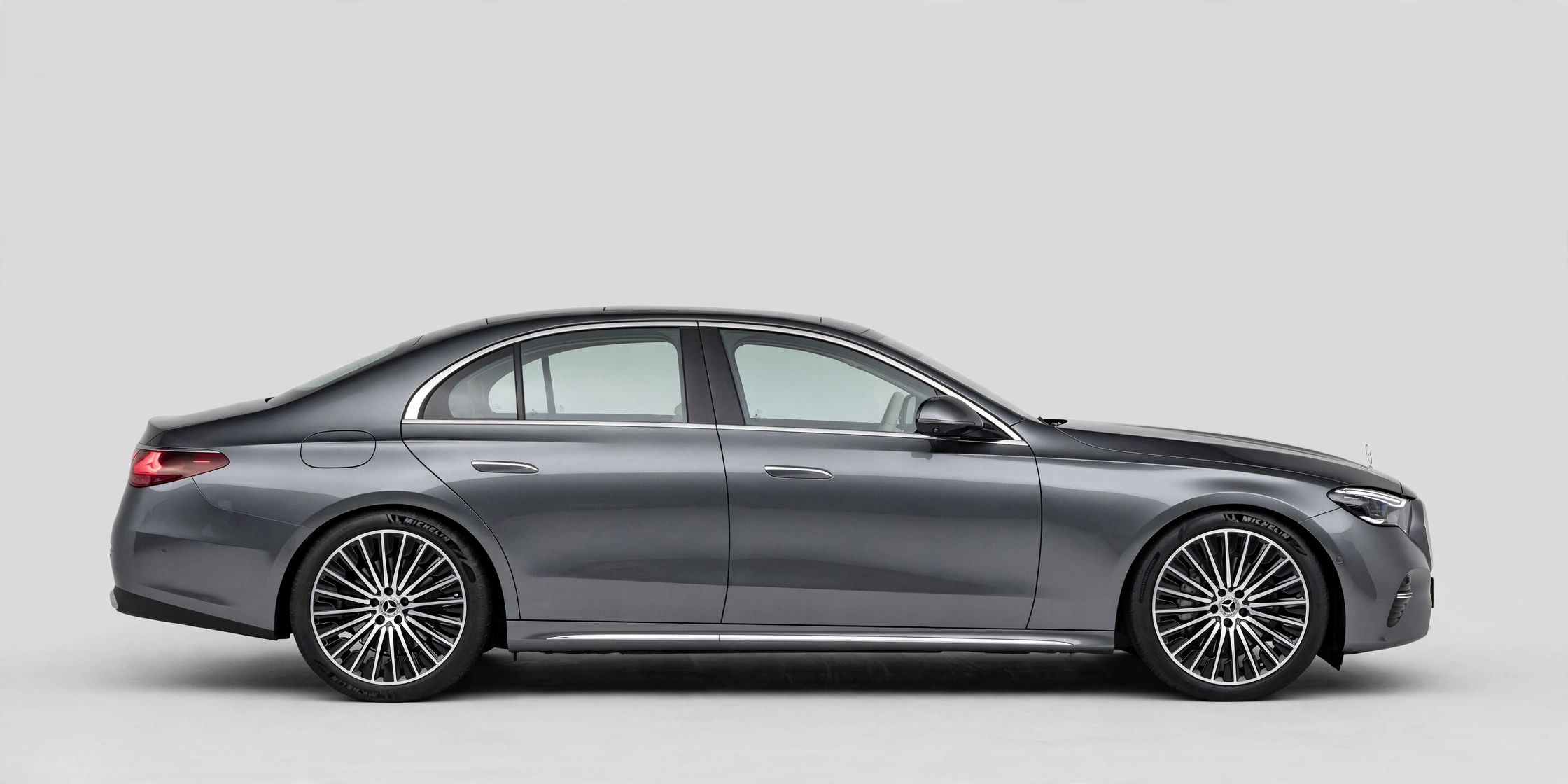 Mercedes Clase E 300 e, vista lateral