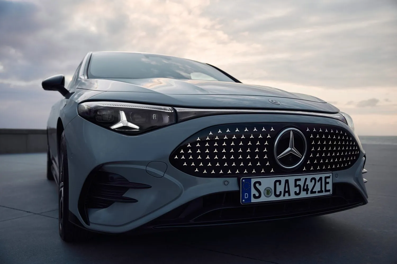 Mercedes CLA 350 4MATIC 2025, vista exterior lateral