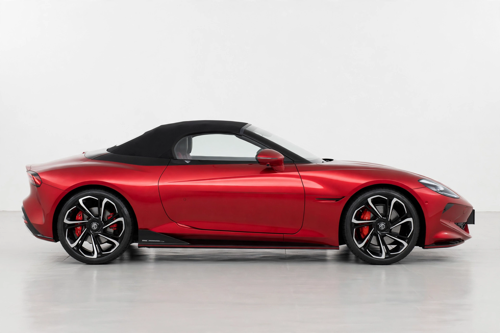 MG Cyberster Trophy, vista lateral