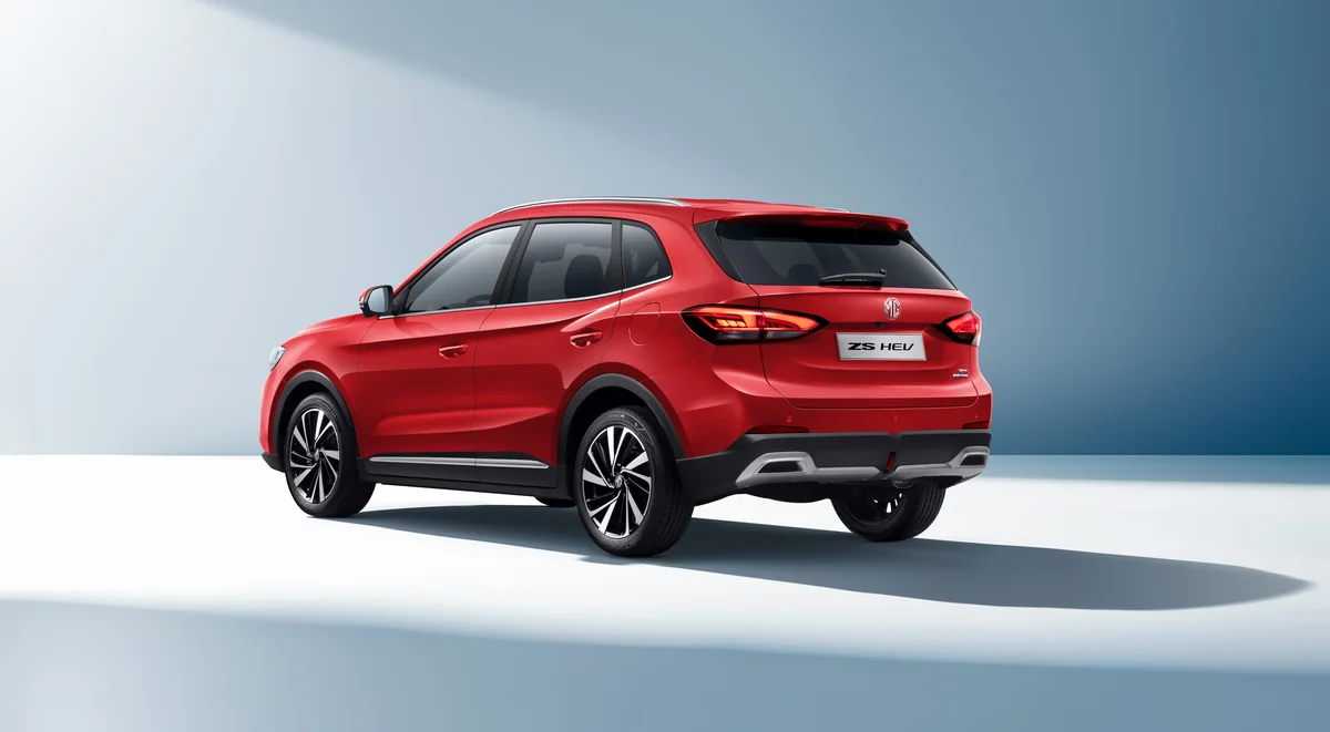 MG ZS Hybrid+ rojo tres cuartos trasero