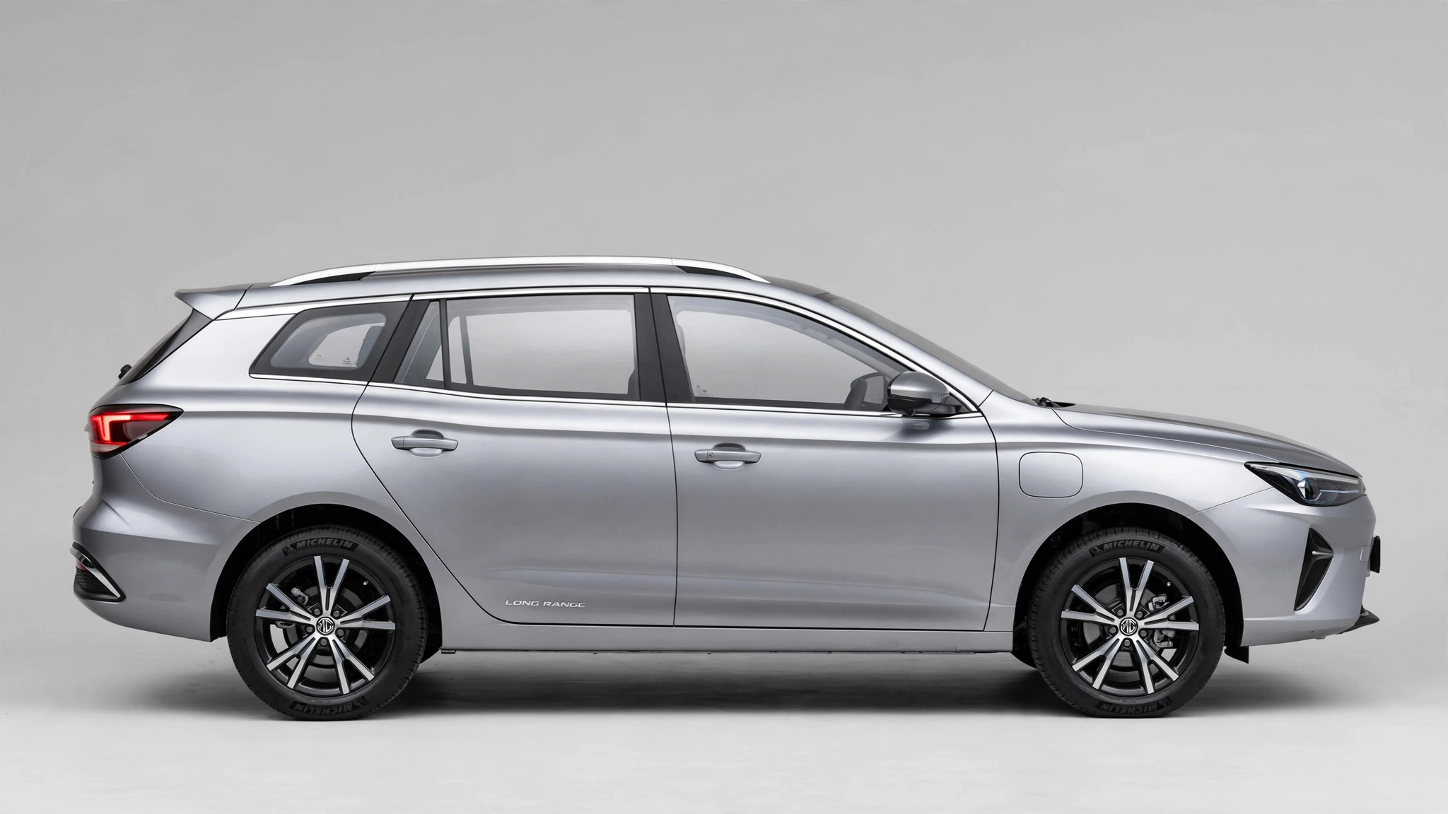 MG5 EV Long Range 2025, vista lateral