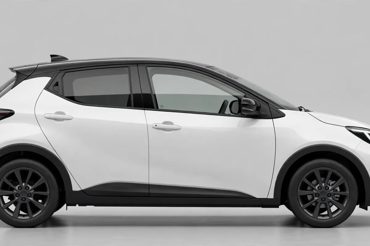 Mitsubishi Colt 100T blanco, vista lateral completa