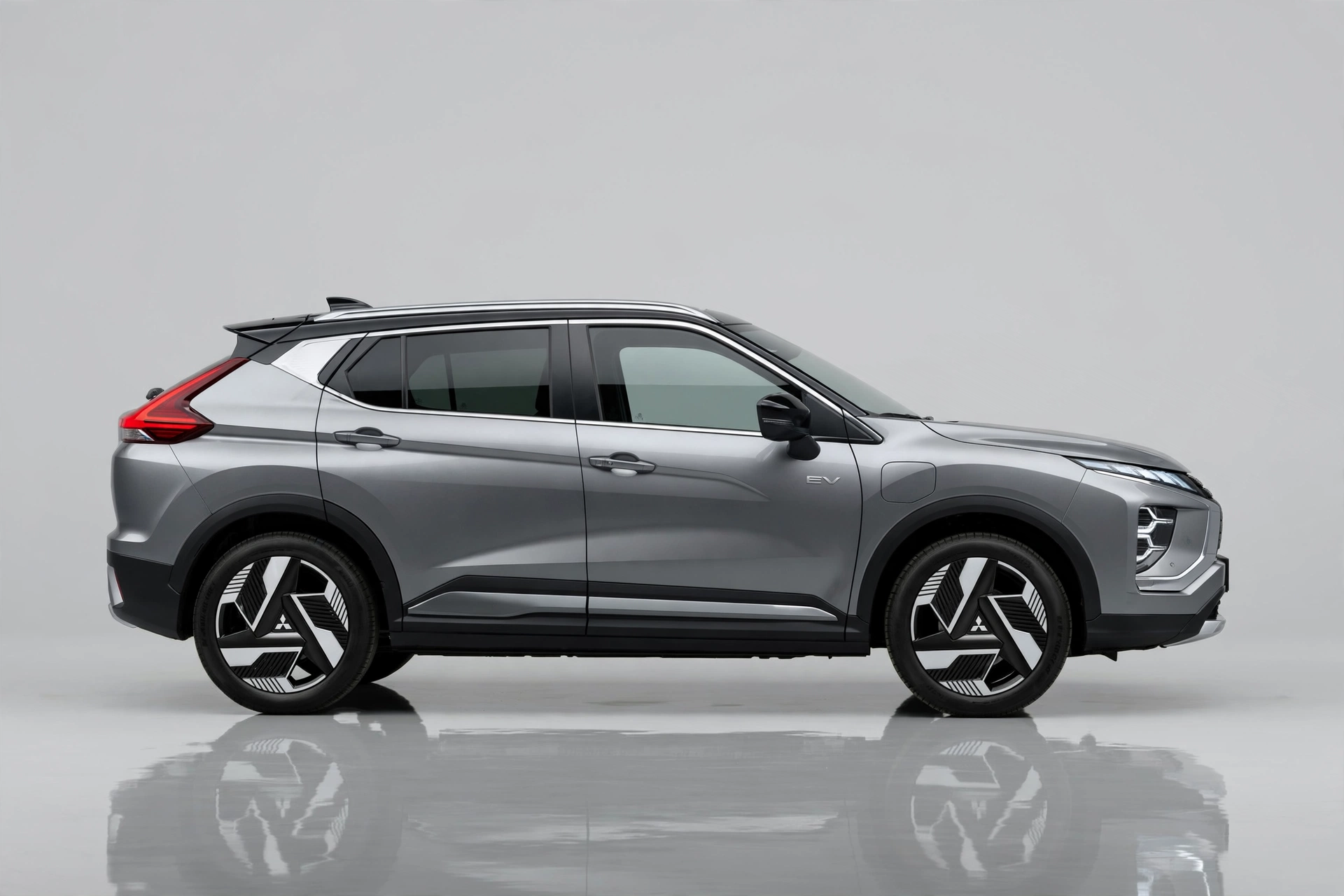 Mitsubishi Eclipse Cross eléctrico 2025, vista lateral