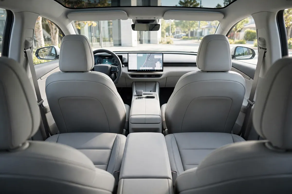 Interior oficial del Mitsubishi Eclipse Cross EV LFP
