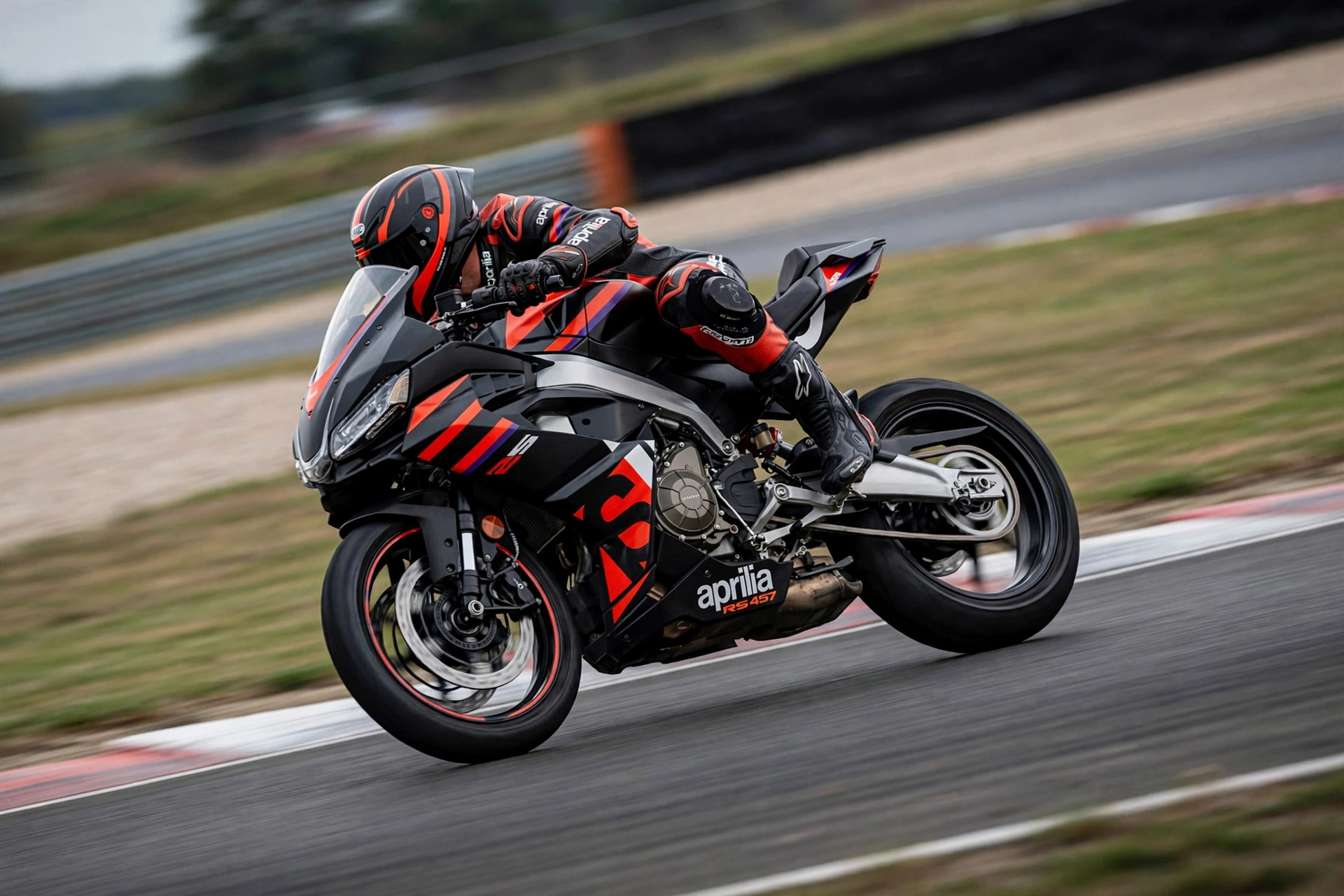 Aprilia RS 457 2024 en circuito
