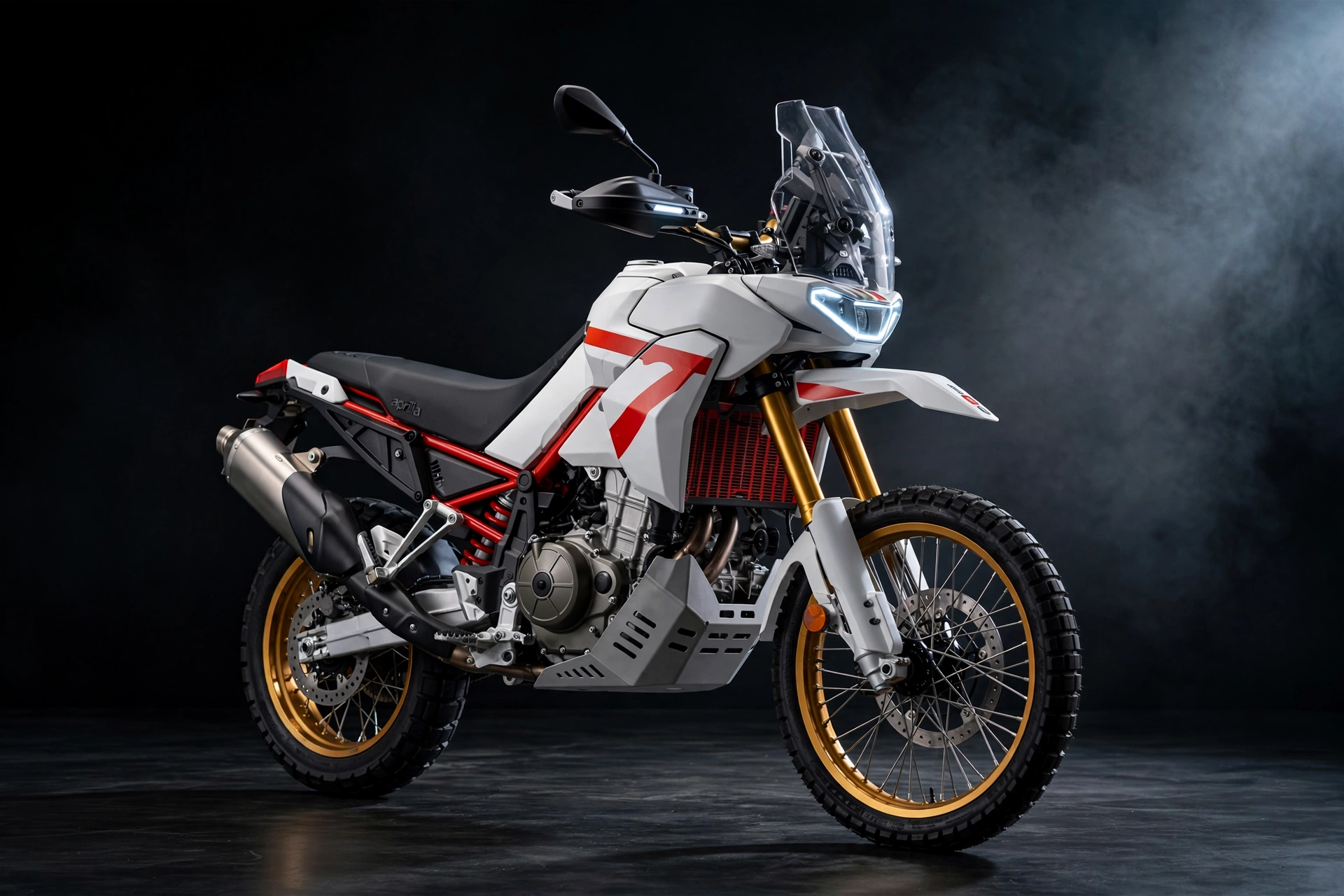 Aprilia Tuareg 660 Rally 2025 en vista tres cuartos