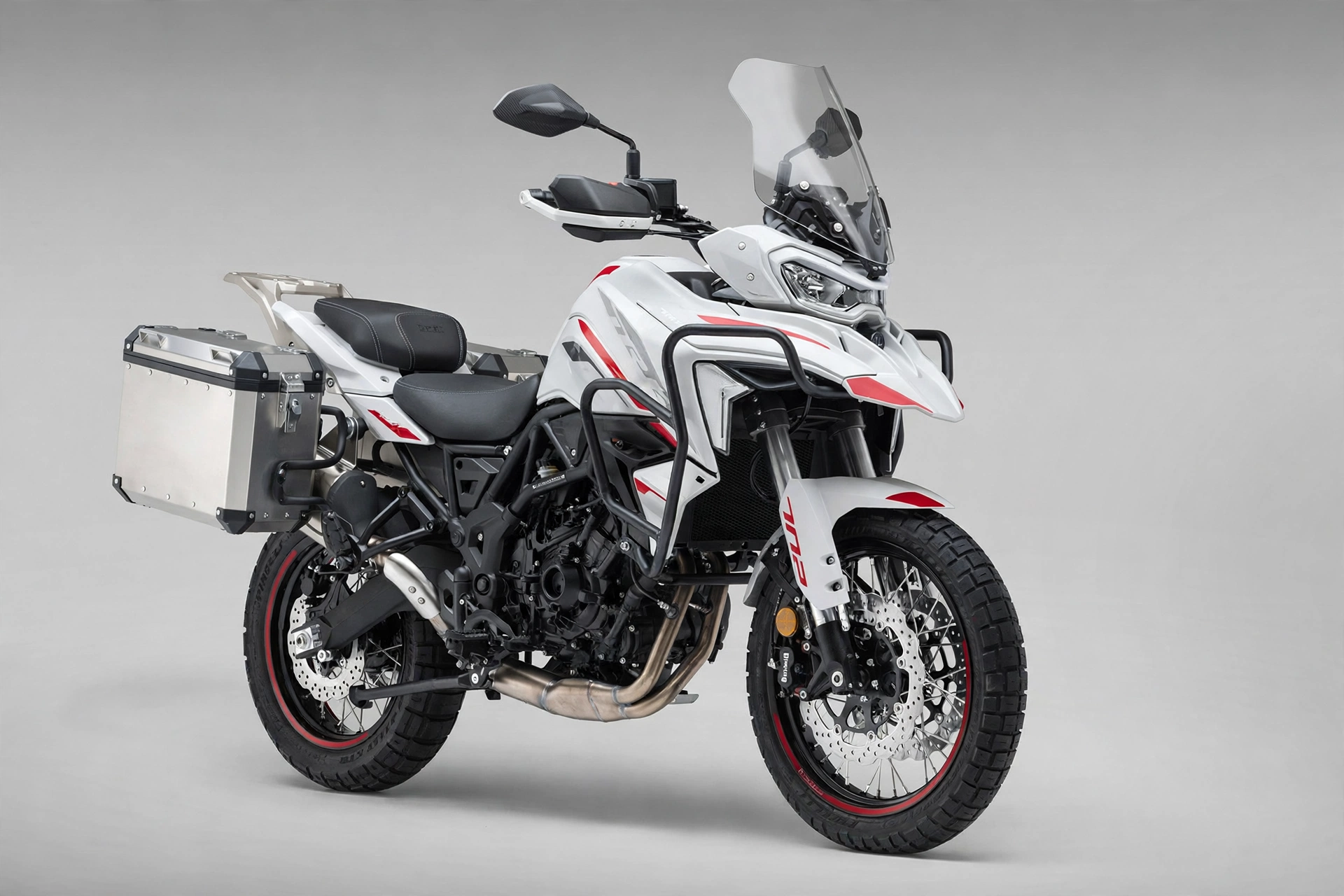 Foto oficial de la Benelli TRK 702