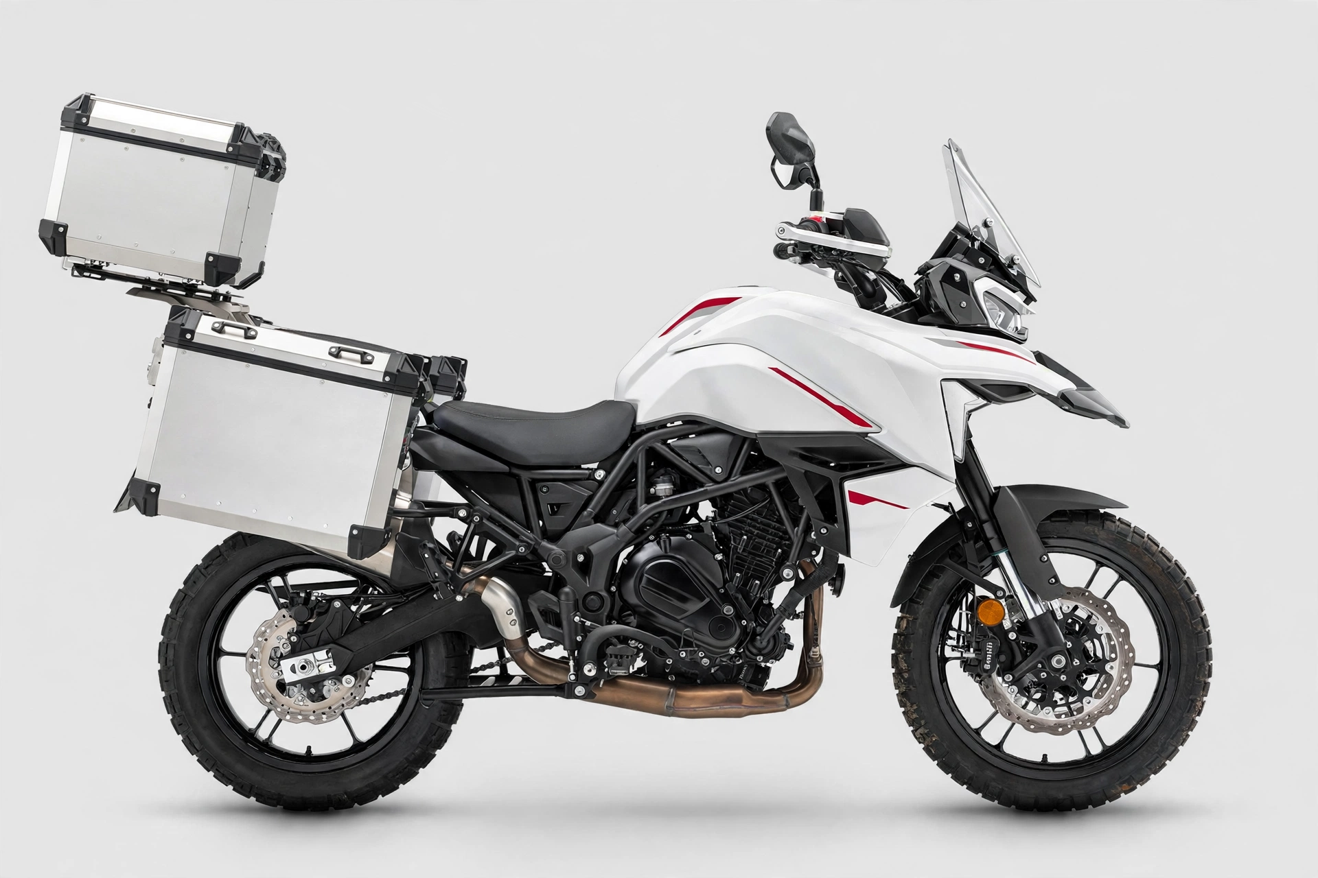 Benelli TRK 702 2024, vista lateral trail