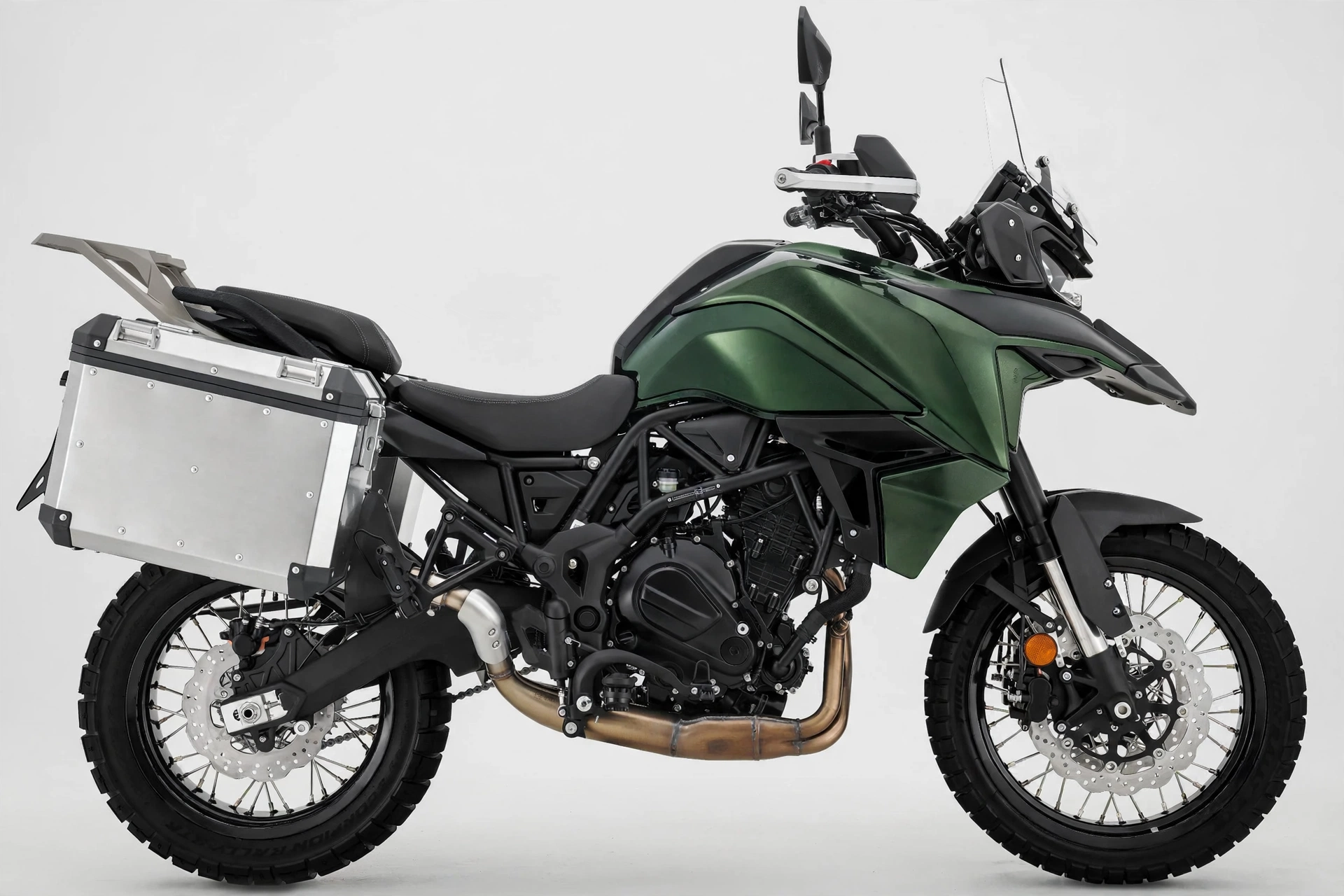 Benelli TRK 702 X 2024, vista lateral adventure