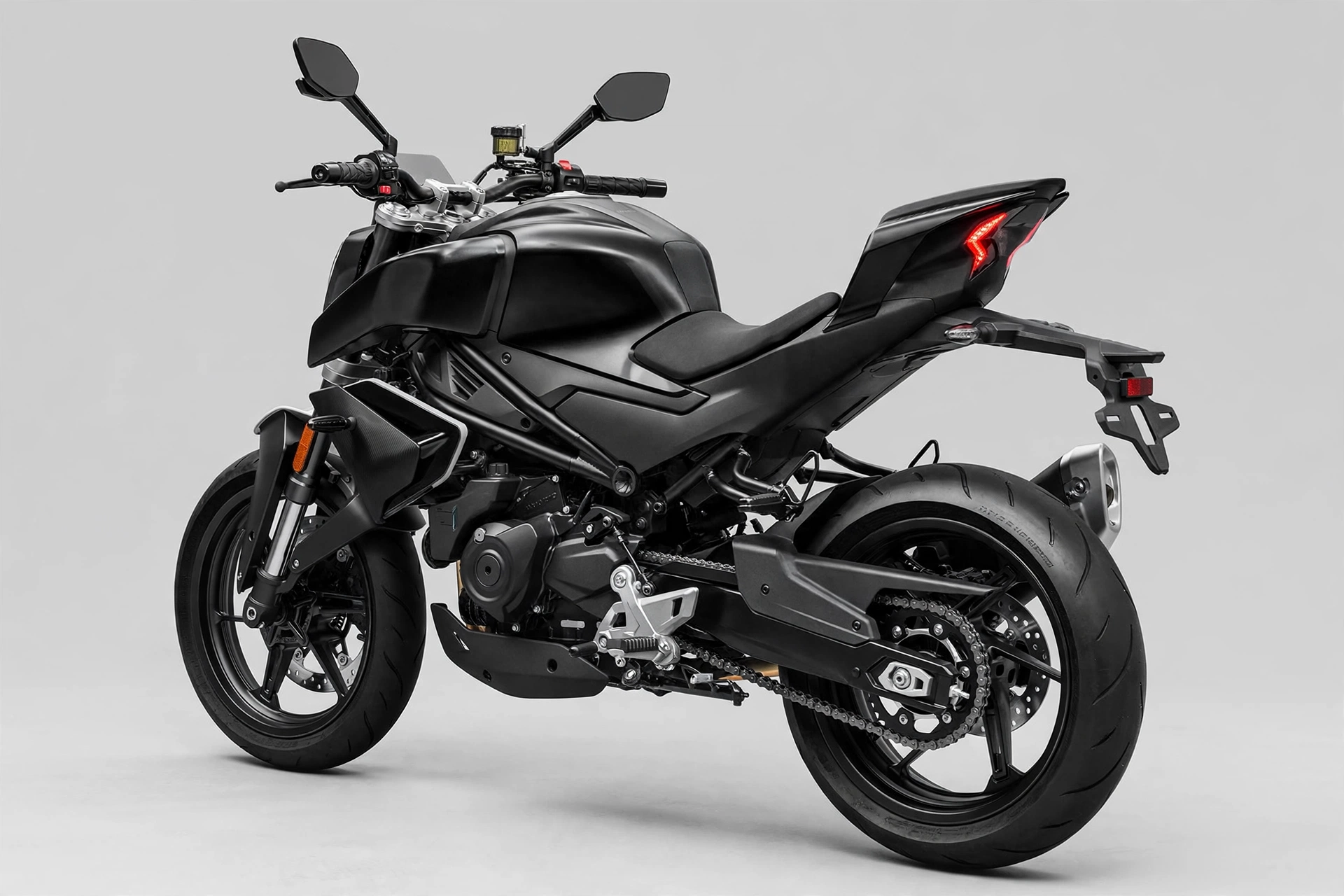 CFMoto 450NK 2024, vista lateral de la naked