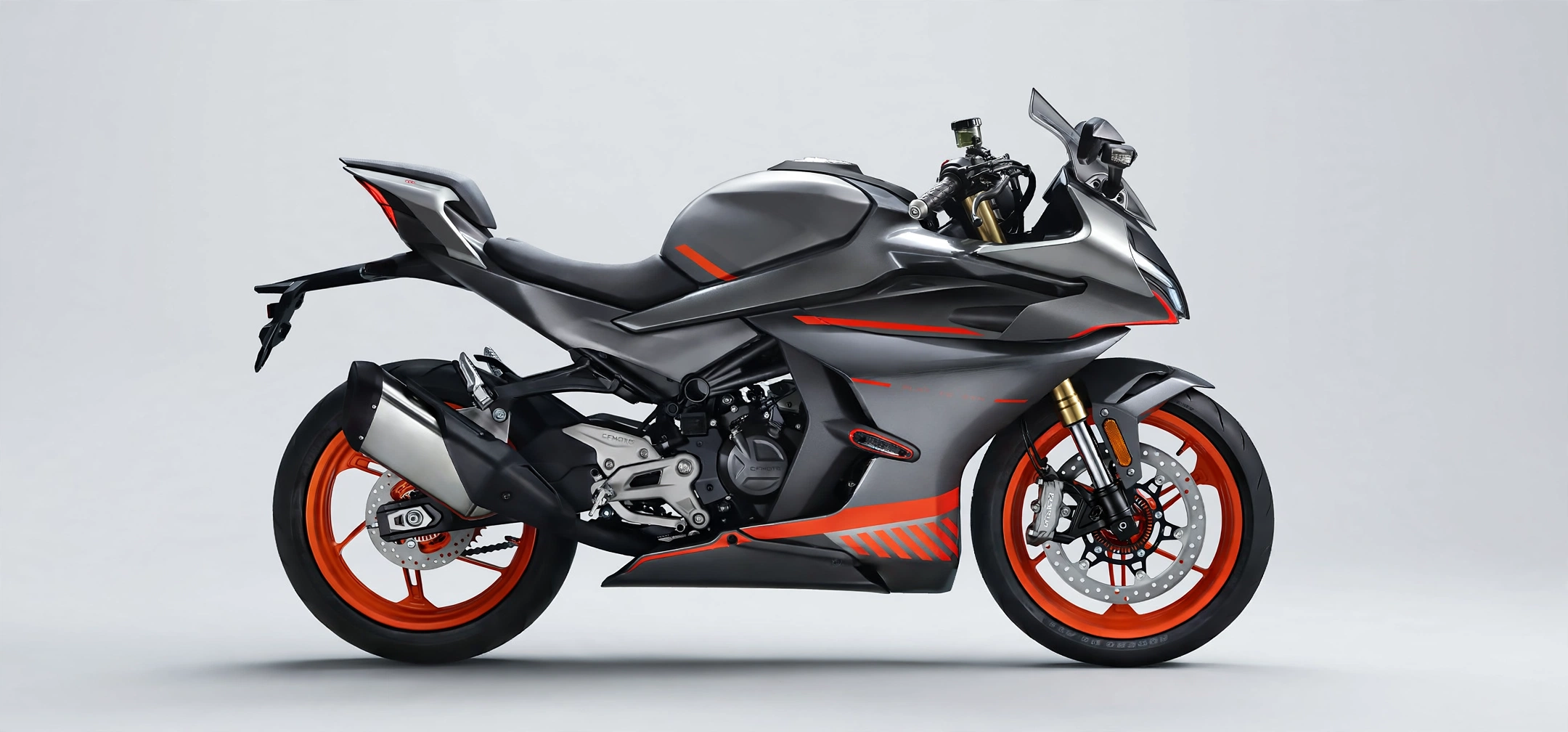 CFMoto 450SR 2024, vista lateral del carenado deportivo