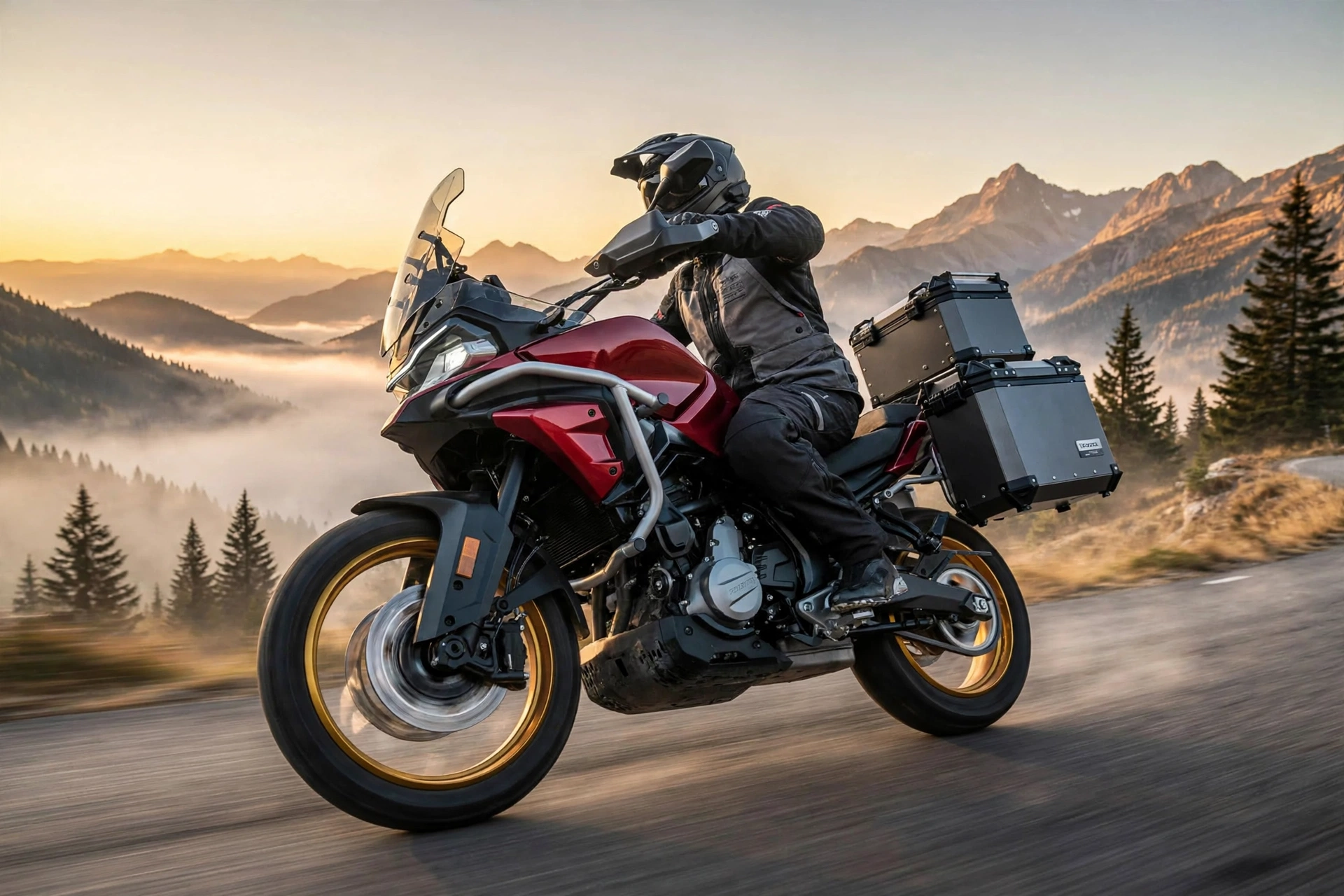 CFMoto 700MT 2025 en carretera de montaña