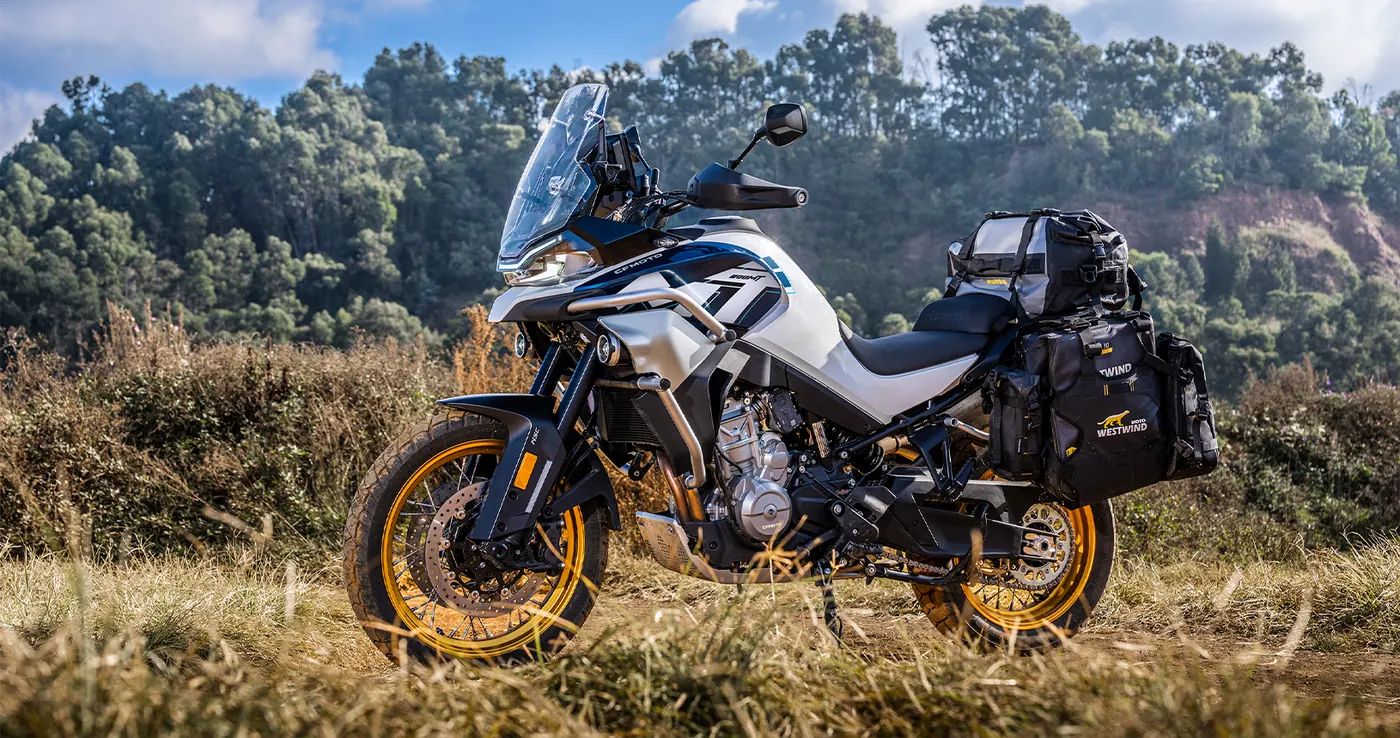 Foto oficial de la CFMoto 800MT