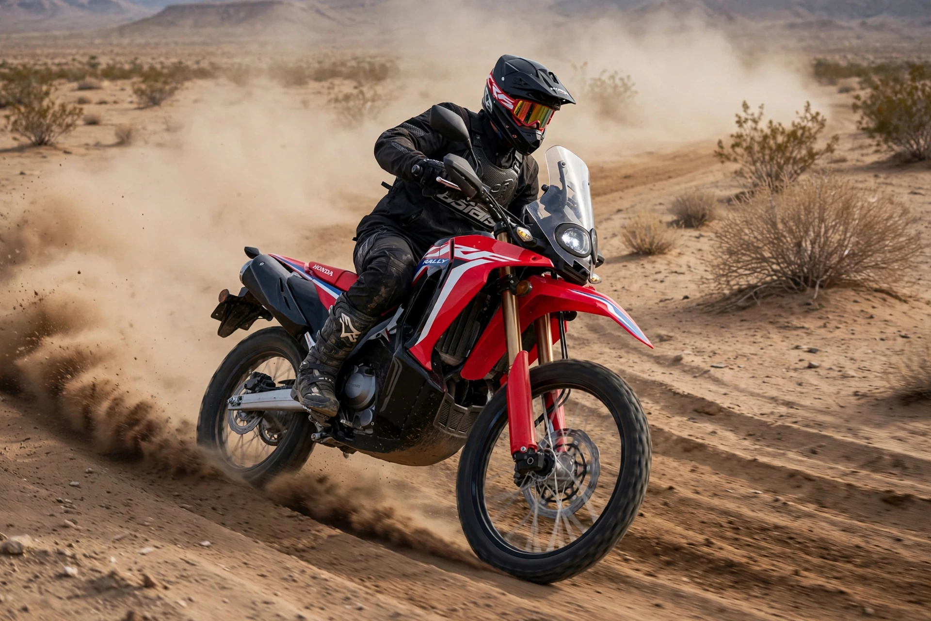 Honda CRF300 Rally 2025 en desierto al atardecer