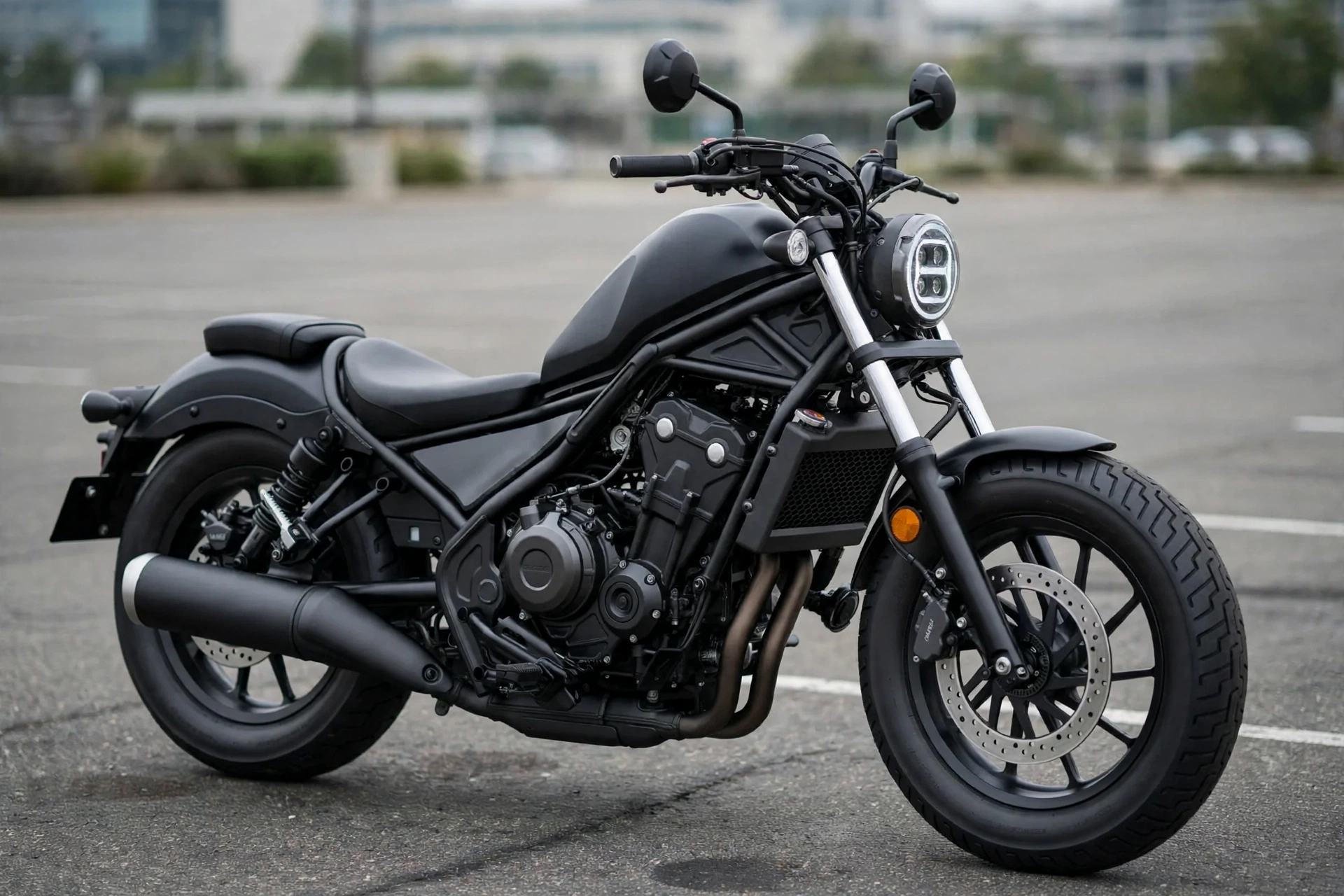 Honda Rebel 500 2025 negra estilo bobber
