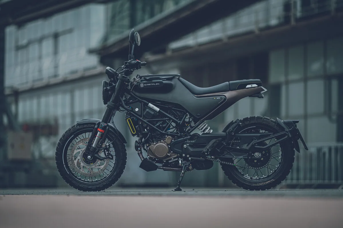 Foto oficial de la Husqvarna Svartpilen 125