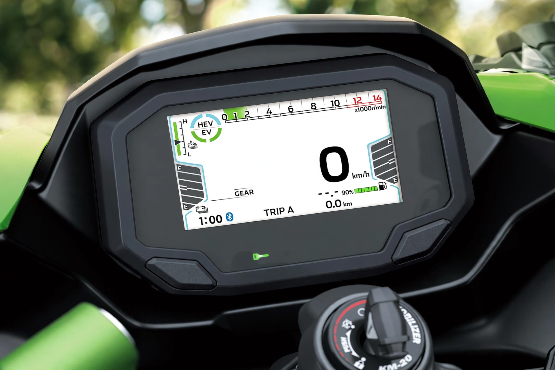 Kawasaki Ninja 7 Hybrid 2024, lateral con carenado verde