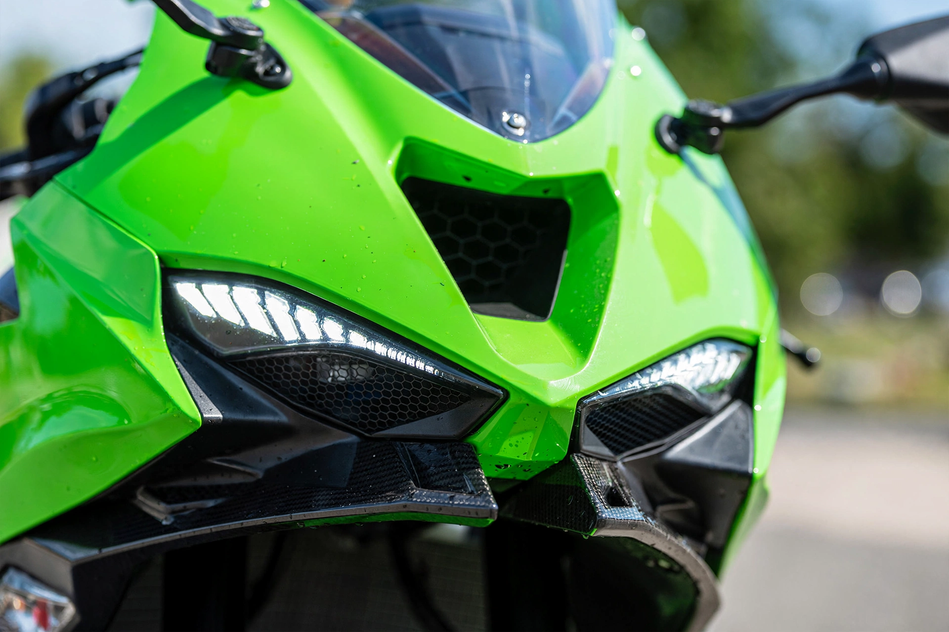 Kawasaki Ninja ZX-6R 2024, frontal de competición