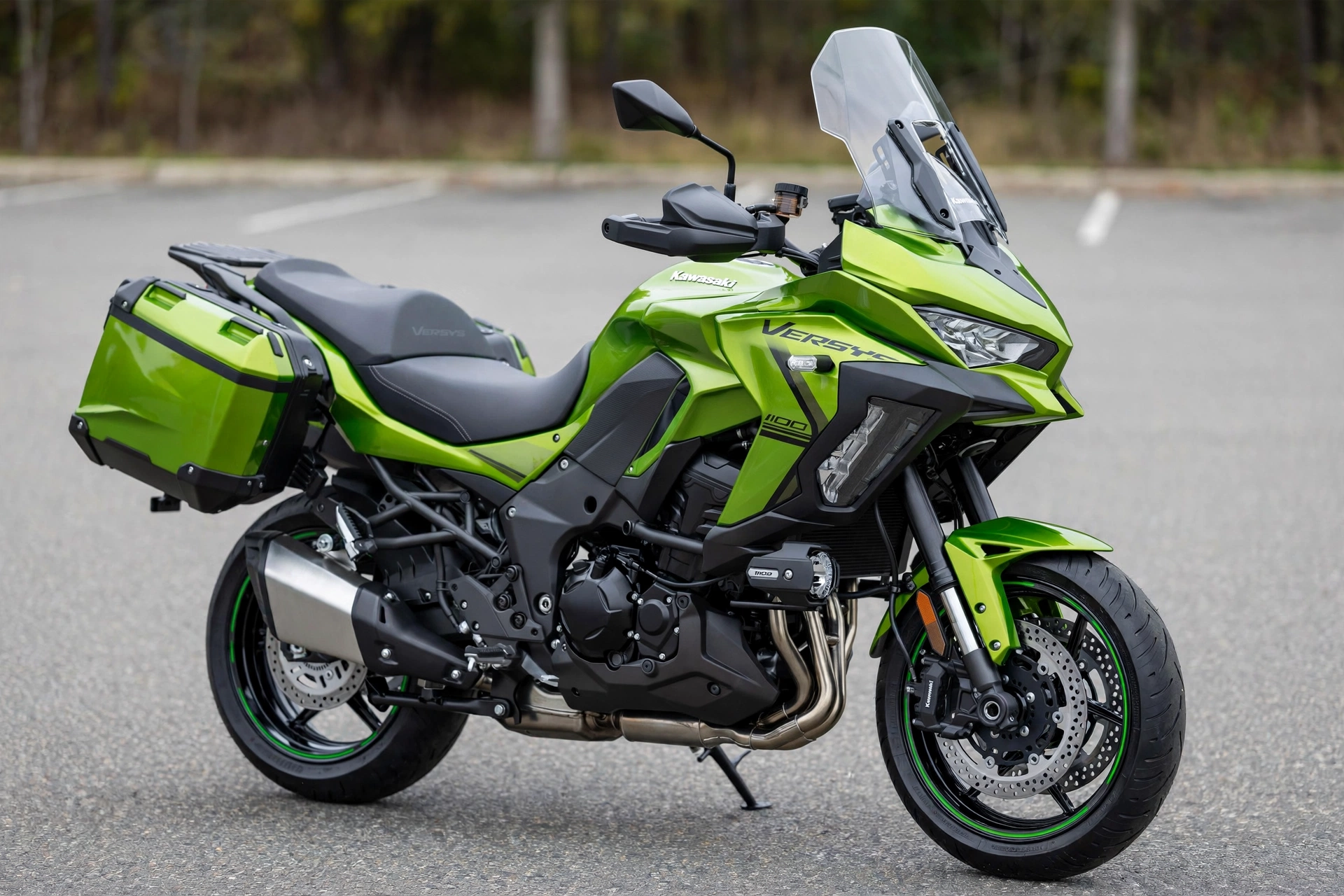 Kawasaki Versys 1100 S 2025 verde en tres cuartos