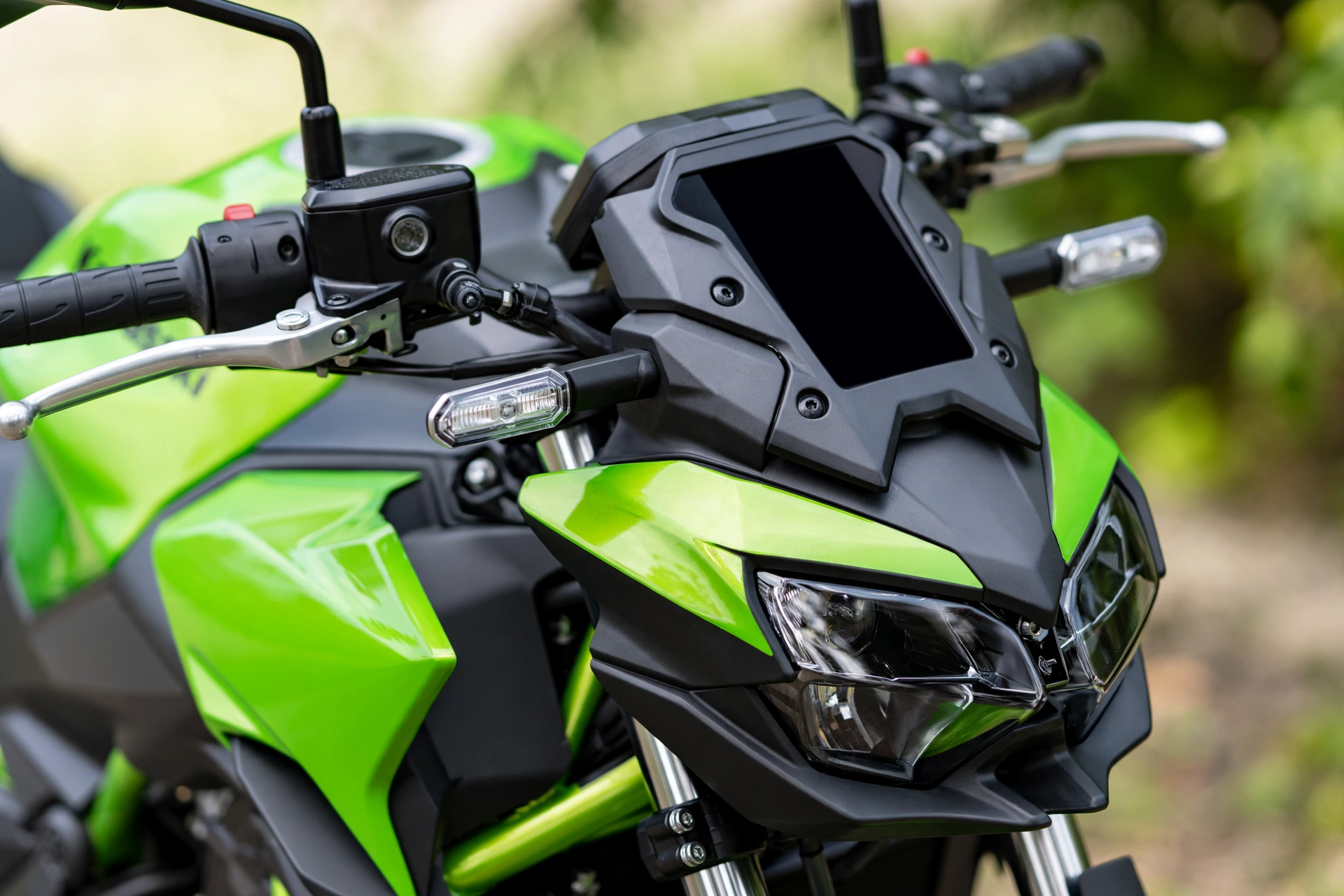 Kawasaki Z650 2025, vista lateral Sugomi