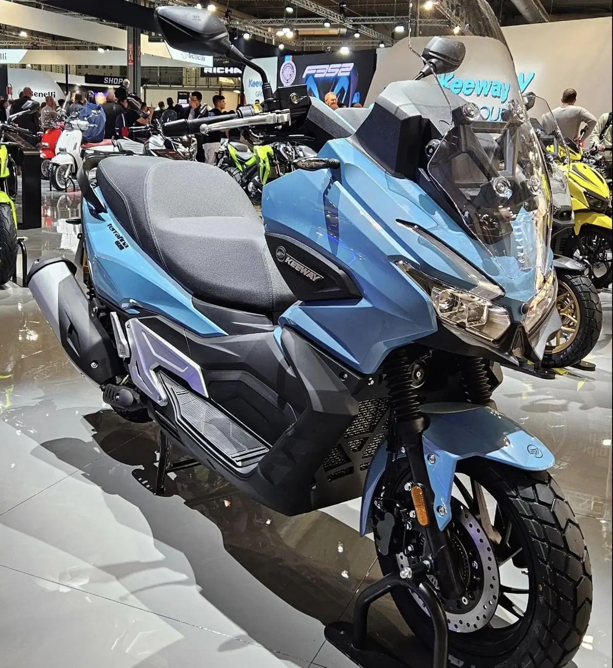 Foto oficial de la Keeway TerraFina 350i