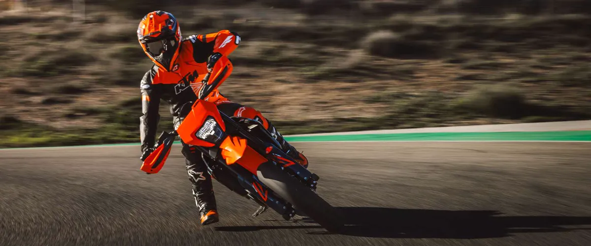 Foto oficial de la KTM 690 SMC R