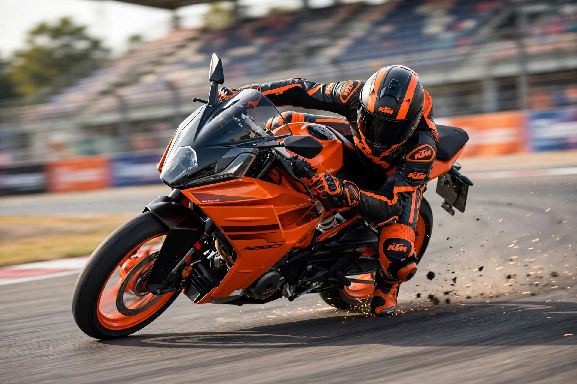 KTM RC 390 2024 tumbando en circuito