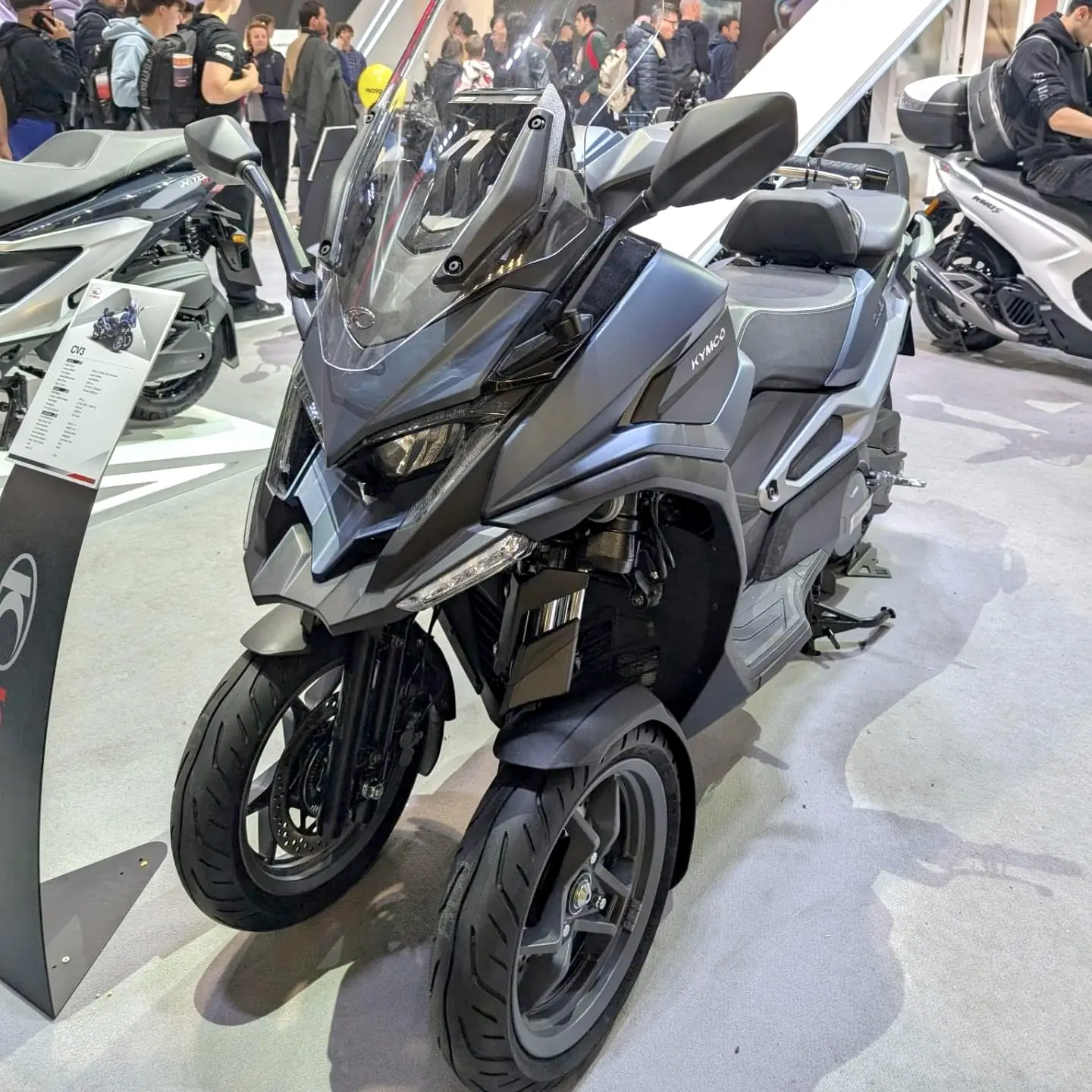 Foto oficial de la Kymco CV3 575