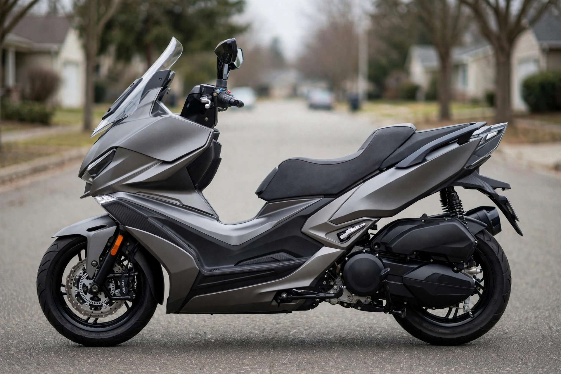 Kymco Xciting VS 400, vista tres cuartos delantera