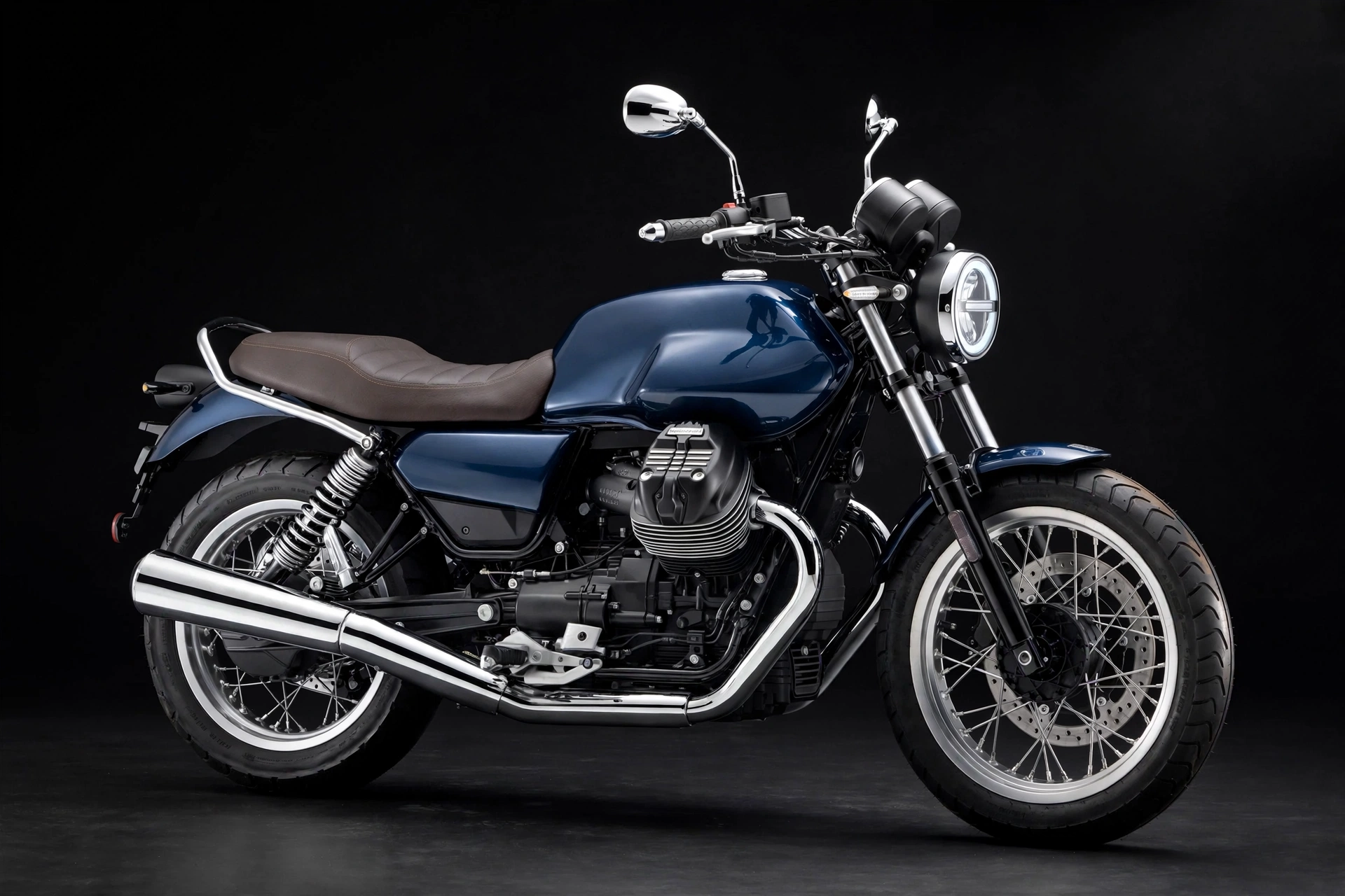 Moto Guzzi V7 Special 2024 en vista tres cuartos