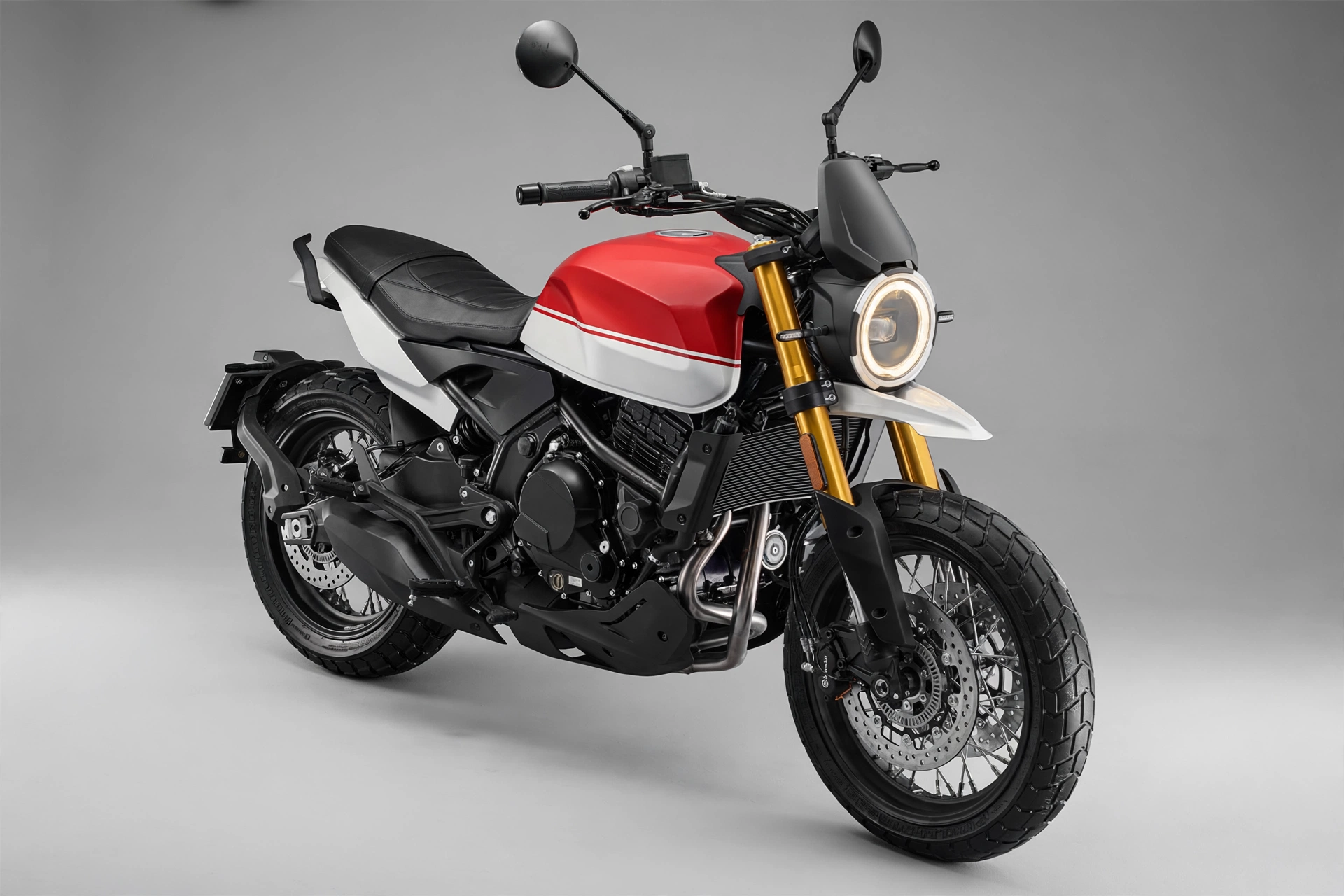 Moto Morini Seiemmezzo SCR 650 2024 en vista tres cuartos