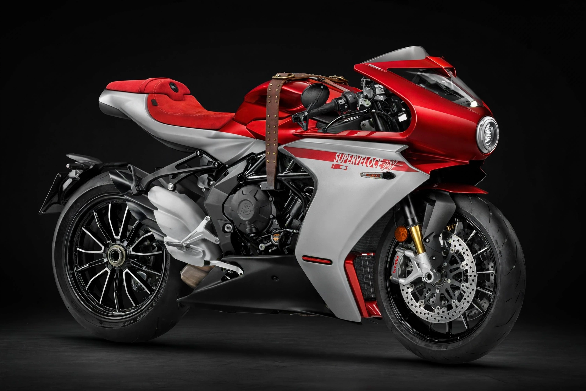 MV Agusta Superveloce 800 2024 en vista tres cuartos