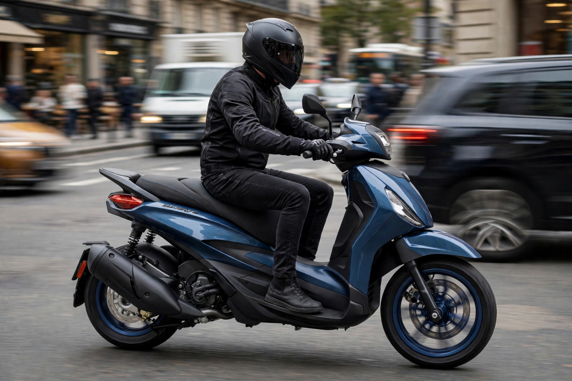 Piaggio Beverly 310 circulando por la ciudad